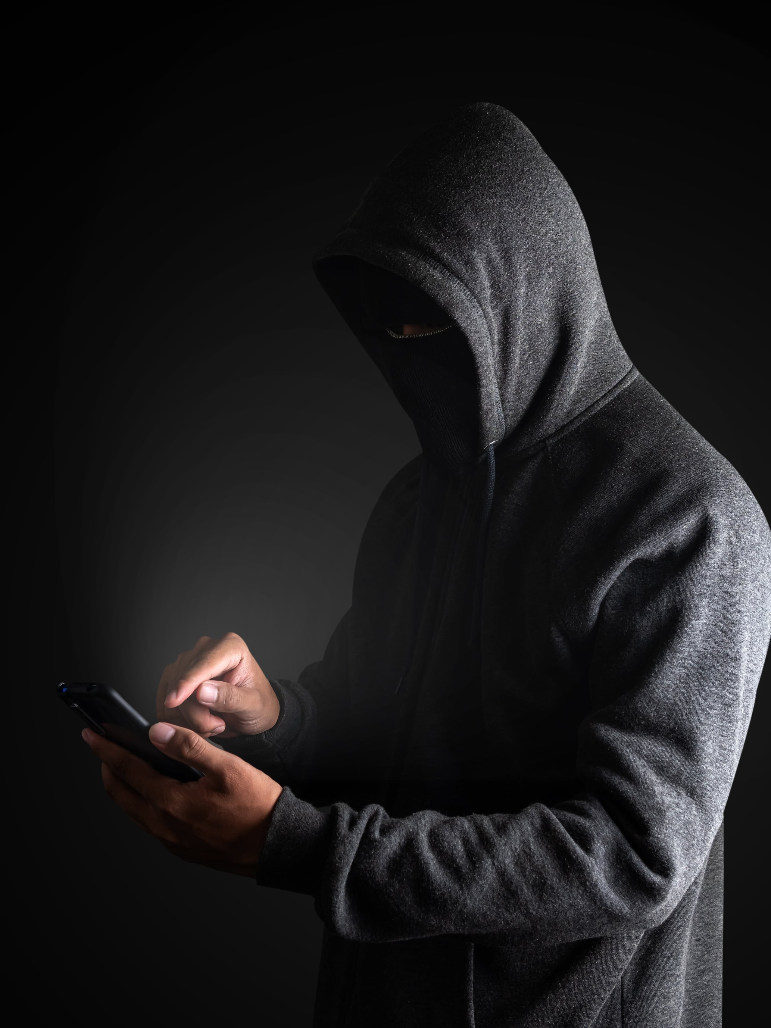 De acuerdo con datos recientes del FBI, las pérdidas por fraude superaron los 11,300 millones de dólares en el último año.