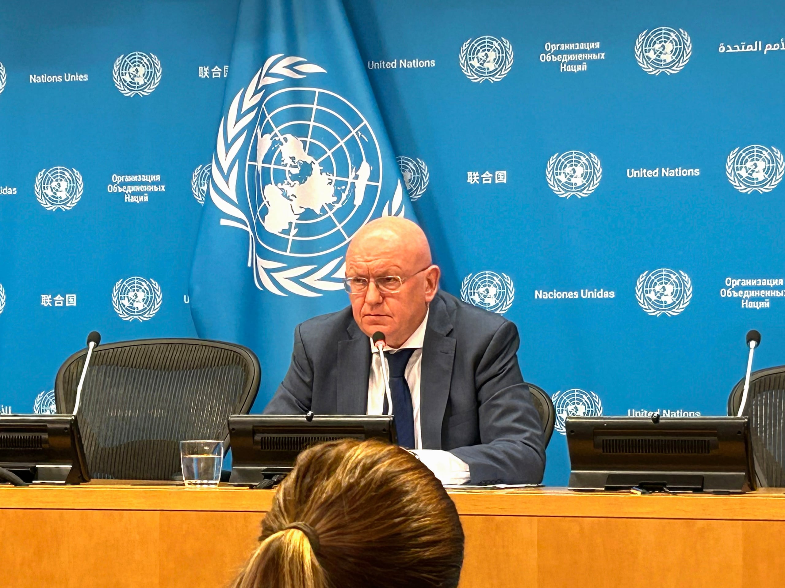El embajador de Rusia ante la ONU, Vasili Nebenzia, habla durante una rueda de prensa este lunes en la sede del organismo internacional en Nueva York (Estados Unidos). EFE/ Javier Otazu