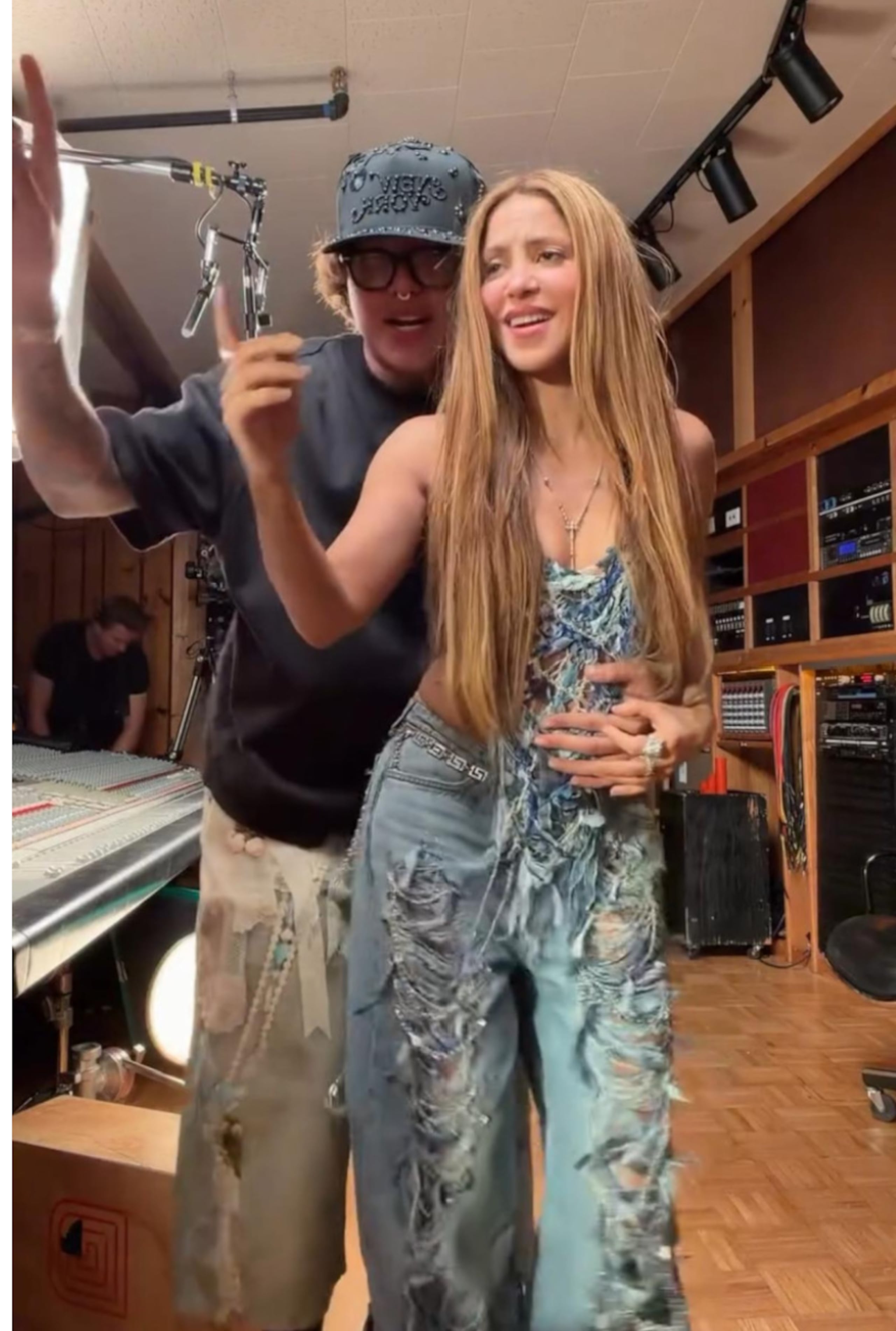 Beéle y Shakira.