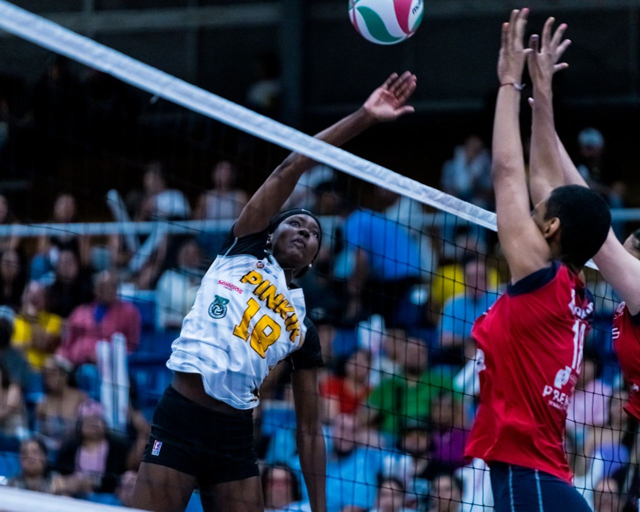 La atacante Adana Rollins cambió de uniforme este año. Luego de jugar con las Pinkin de Corozal en el 2023, vestirá el uniforme de las Changas este año.