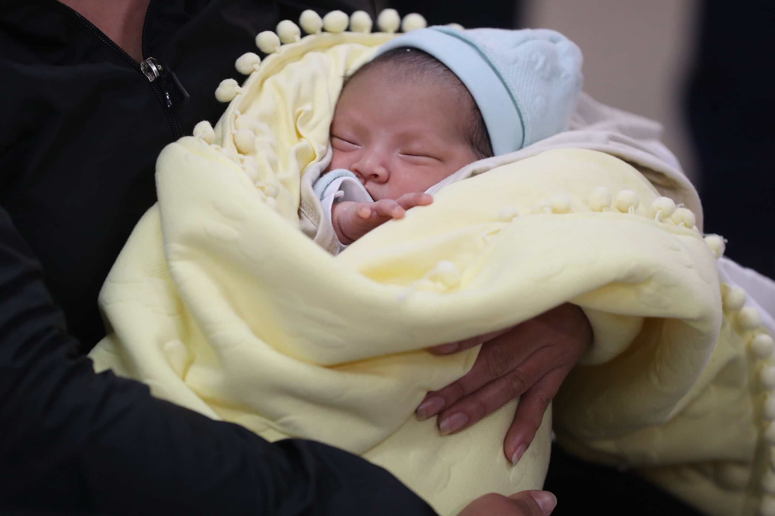 Pese a que este tipo de complicaciones suelen detectarse en etapas iniciales, la joven no recibió ningún aviso o alerta sobre anomalías en ninguna de las revisiones de seguimiento del embarazo, realizadas por clínicas privadas.