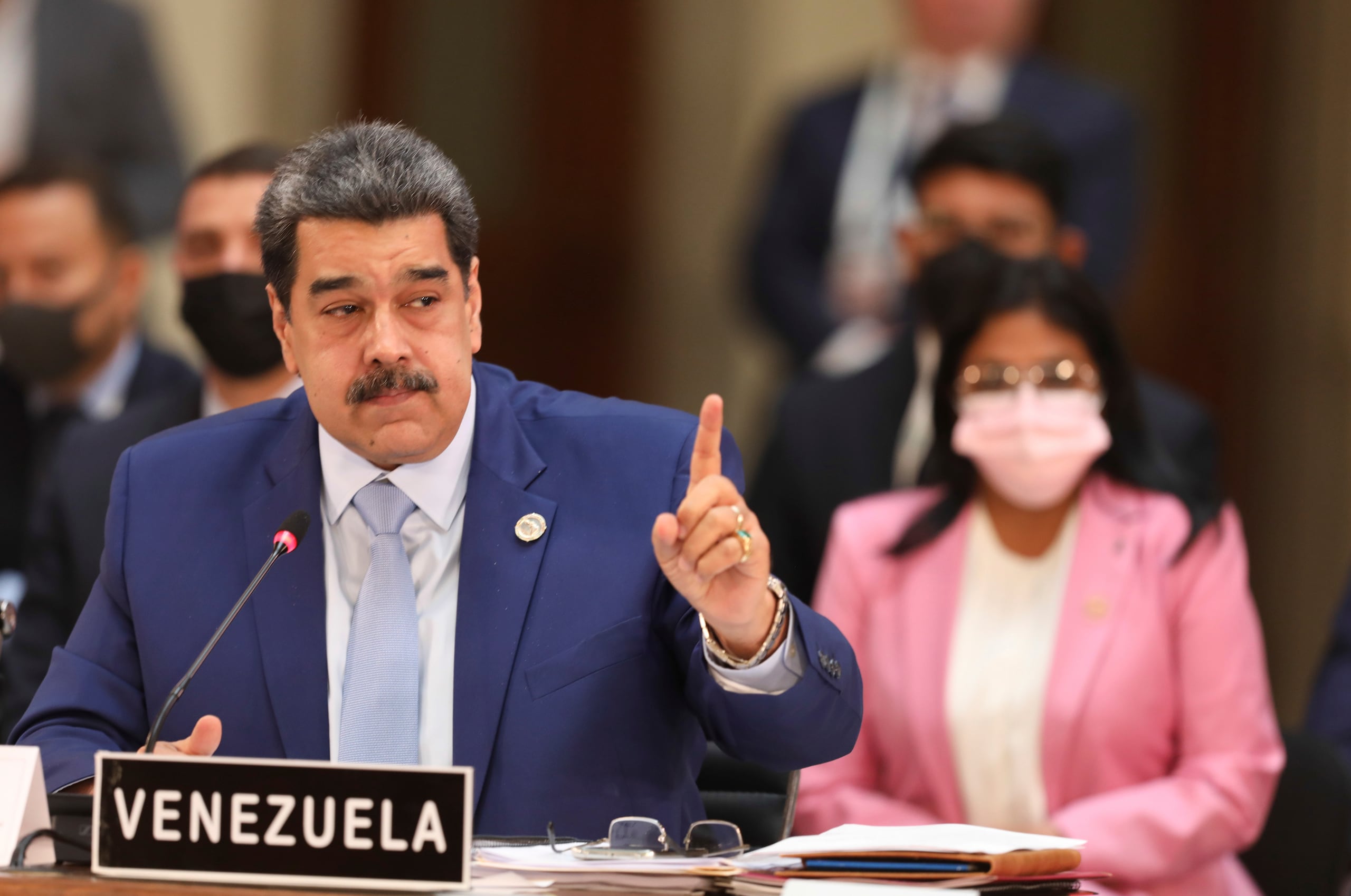 El presidente de Venezuela ha convocado un referéndum en el que le pide al pueblo respaldar el reclamo de que los terrenos al oeste del río Esequibo, ricos en petróleo y que están bajo el control de Guyana, pertenecen a Venezuela.