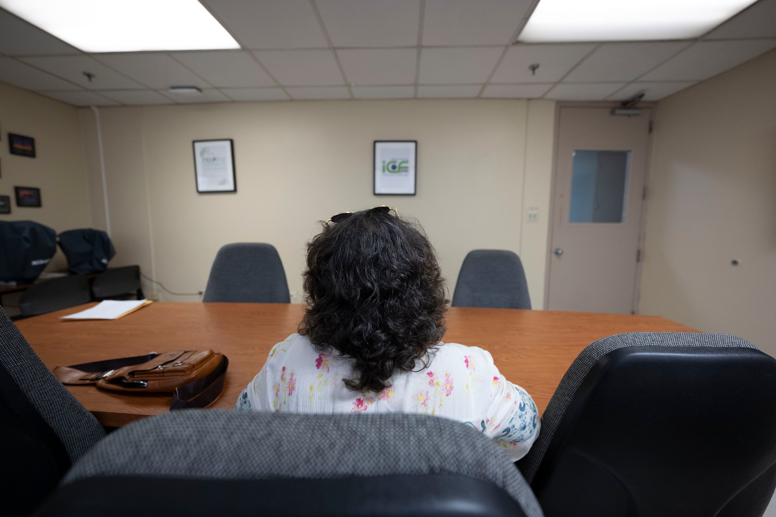 “Yo pienso que a quien se le ocurrió esto, fue una grandiosa idea. Es un proceso duro. Nadie quiere pensar que tú vas a encontrar un ser querido ahí”, resaltó la mujer, a la que llamamos "Gloria", para proteger su identidad.