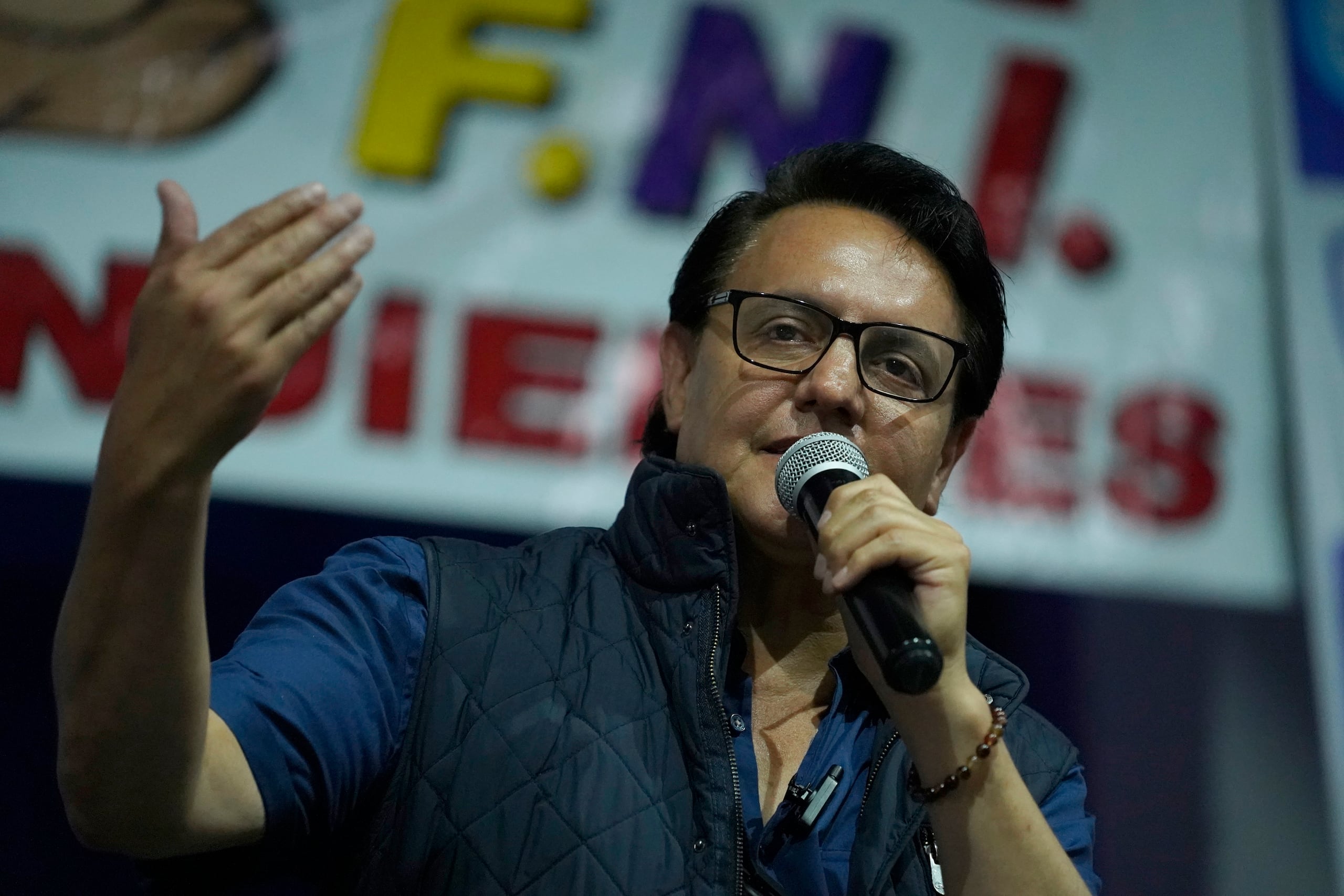 Villavicencio fue una figura reconocida por haber denunciado diversos casos de corrupción que llevaron a prisión a ministros y otros altos funcionarios, especialmente del gobierno del expresidente Rafael Correa.