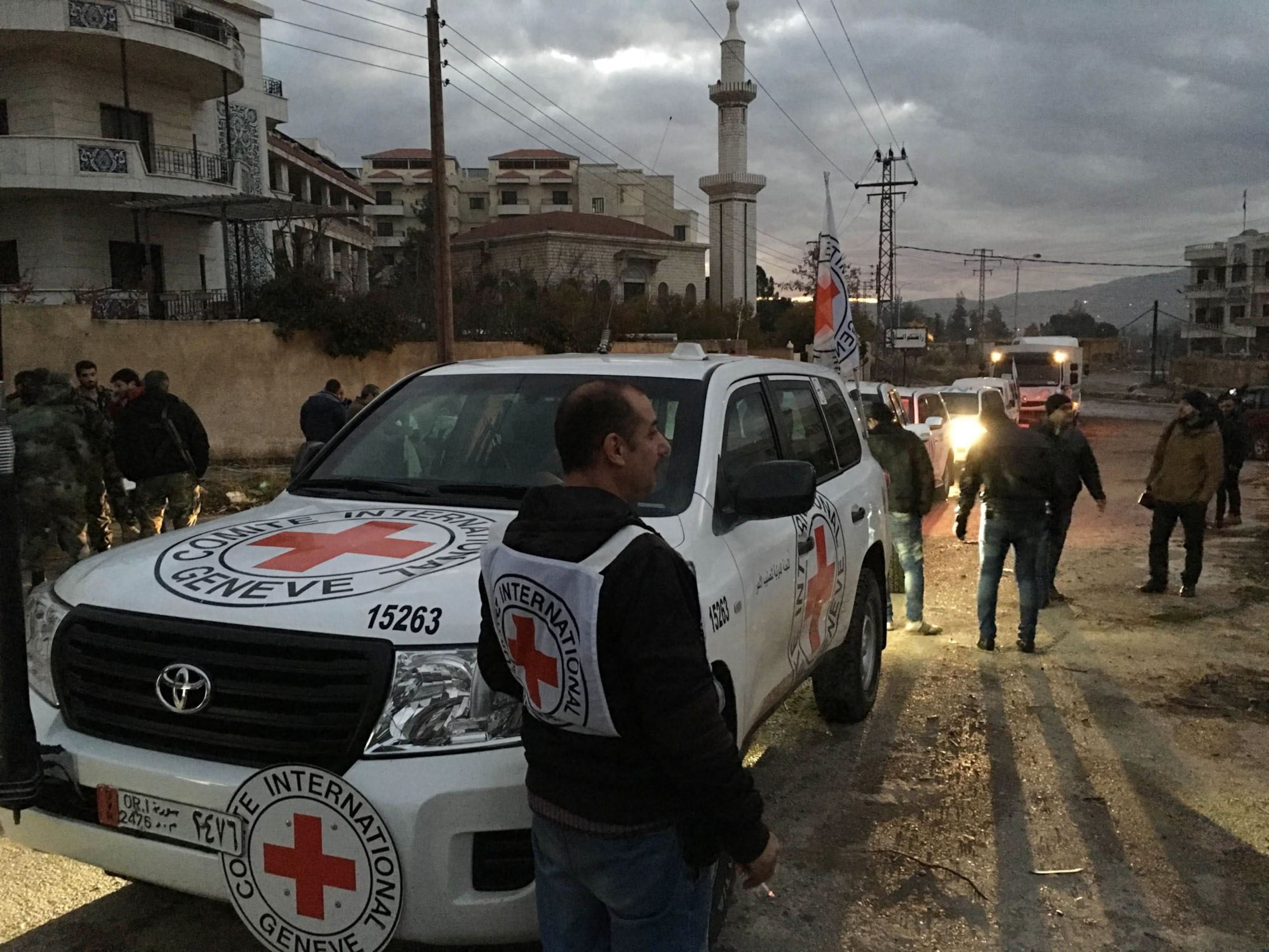 La ONU, el Comité Internacional de la Cruz Roja y la Media Luna Roja Siria organizaron caravanas humanitarias. (AP)