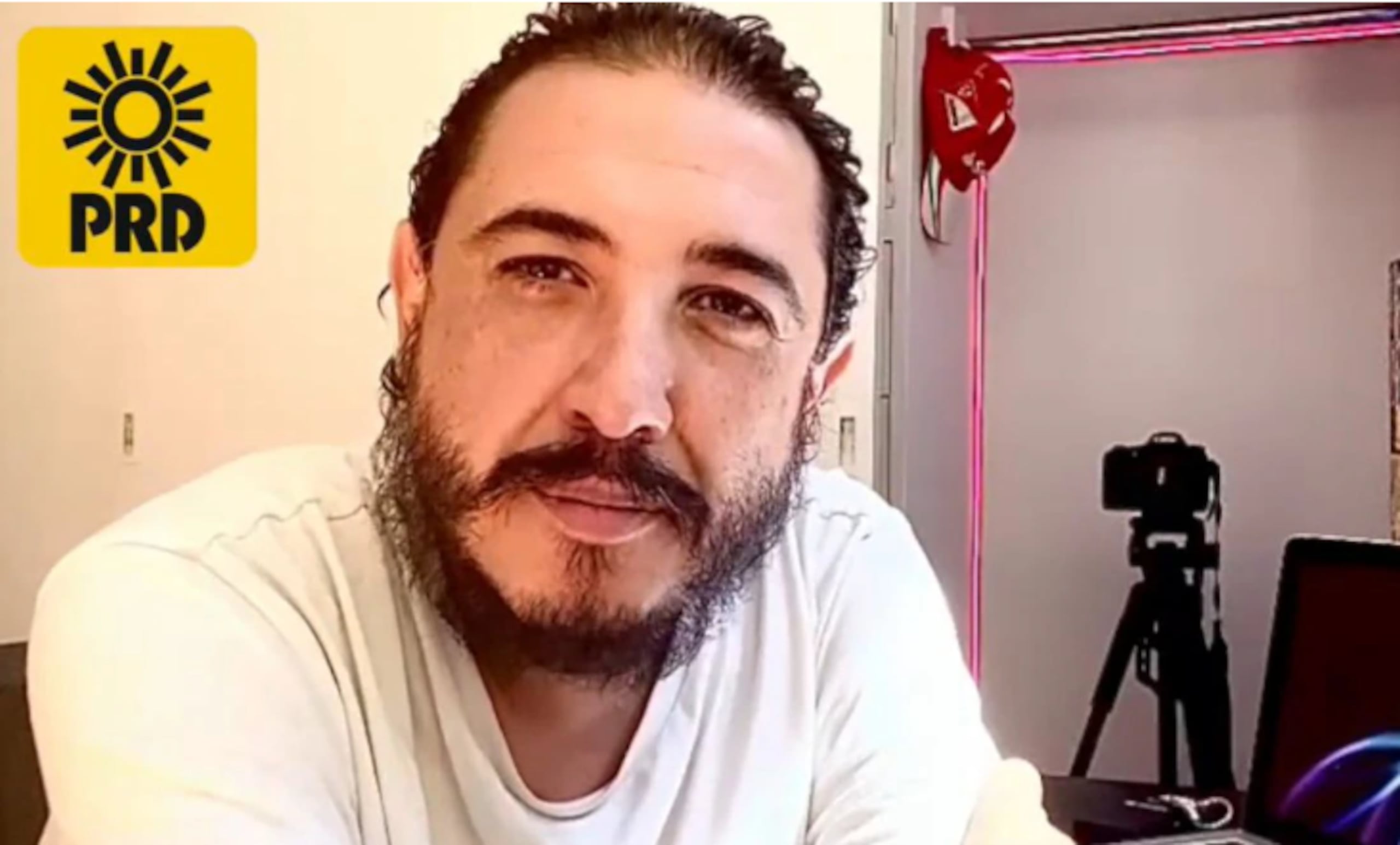 El actor pornográfico dijo que ha estado en contacto con el Partido de la Revolución Democrática de México y espera convertirse en diputado.