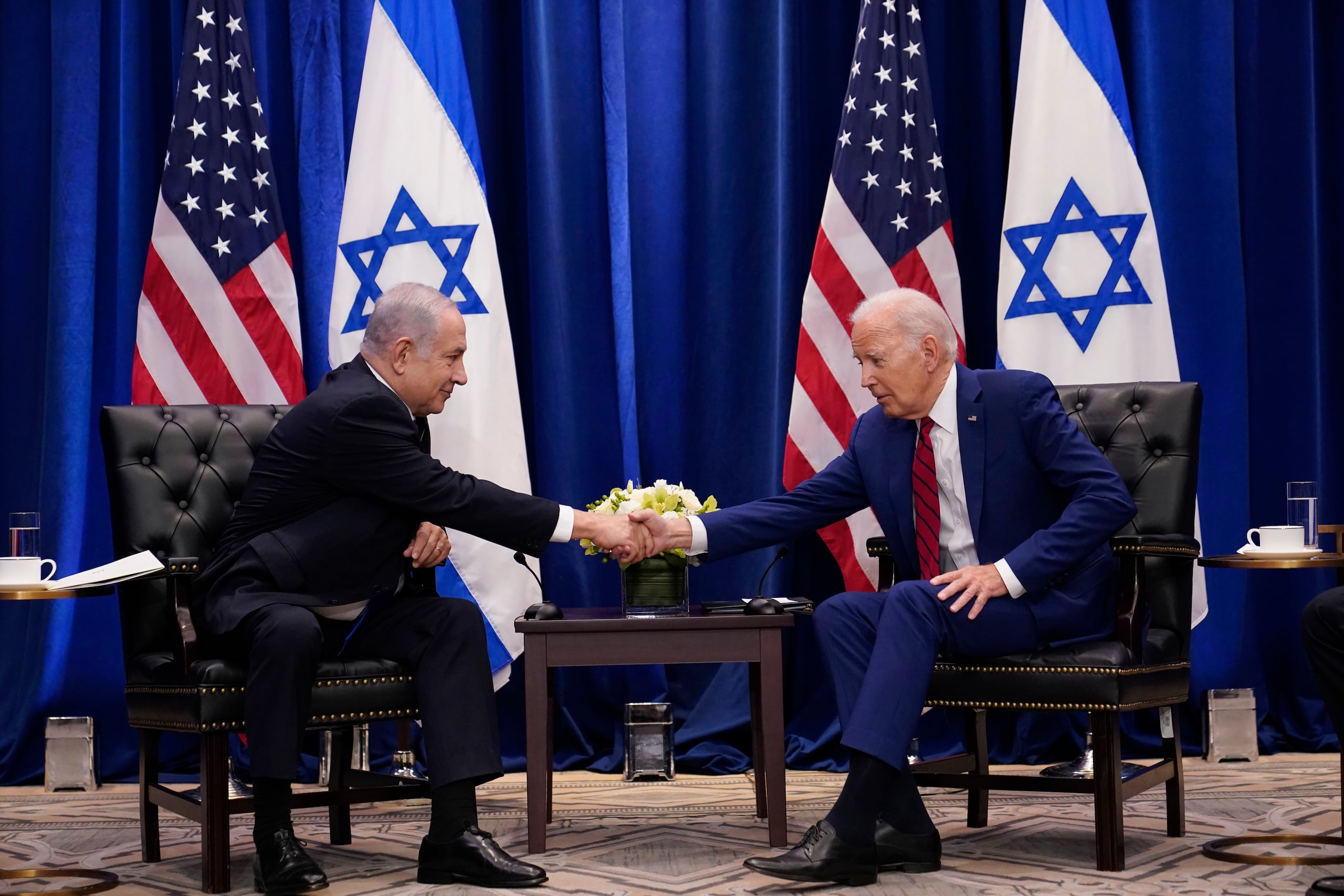 El gobierno de Biden no ha pedido públicamente a Israel que contenga su respuesta tras el ataque de Hamás hace una semana, pero ha hecho hincapié en el compromiso del país de seguir las normas de la guerra.