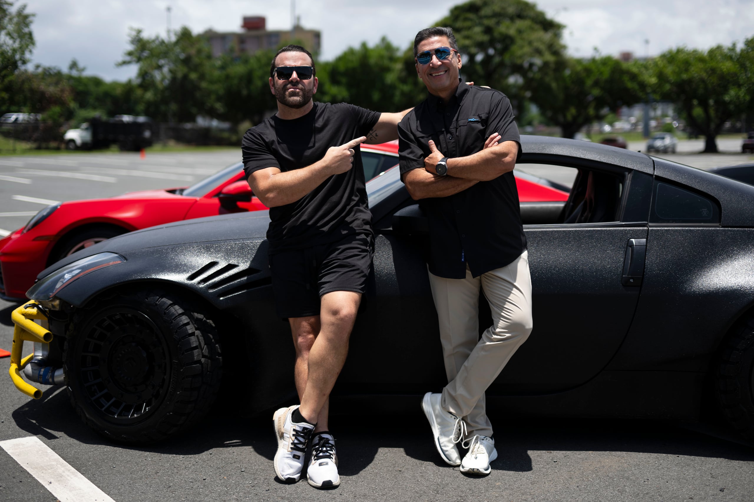 Osvaldo Friger y Ferdinand Pérez presentan la Feria de Autos Antiguos y la carrera Súper Lab Battle.