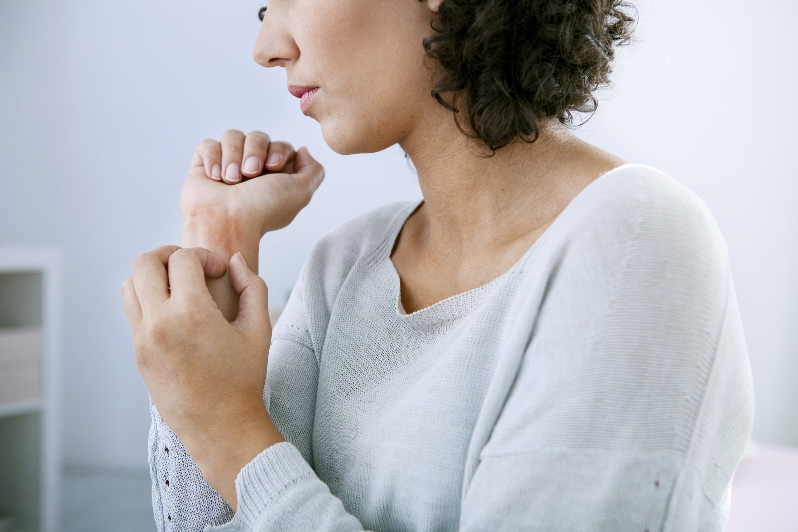 Los síntomas de la psoriasis pueden variar de persona a persona. Algunas experimentan molestias leves, mientras que otras enfrentan efectos debilitantes.