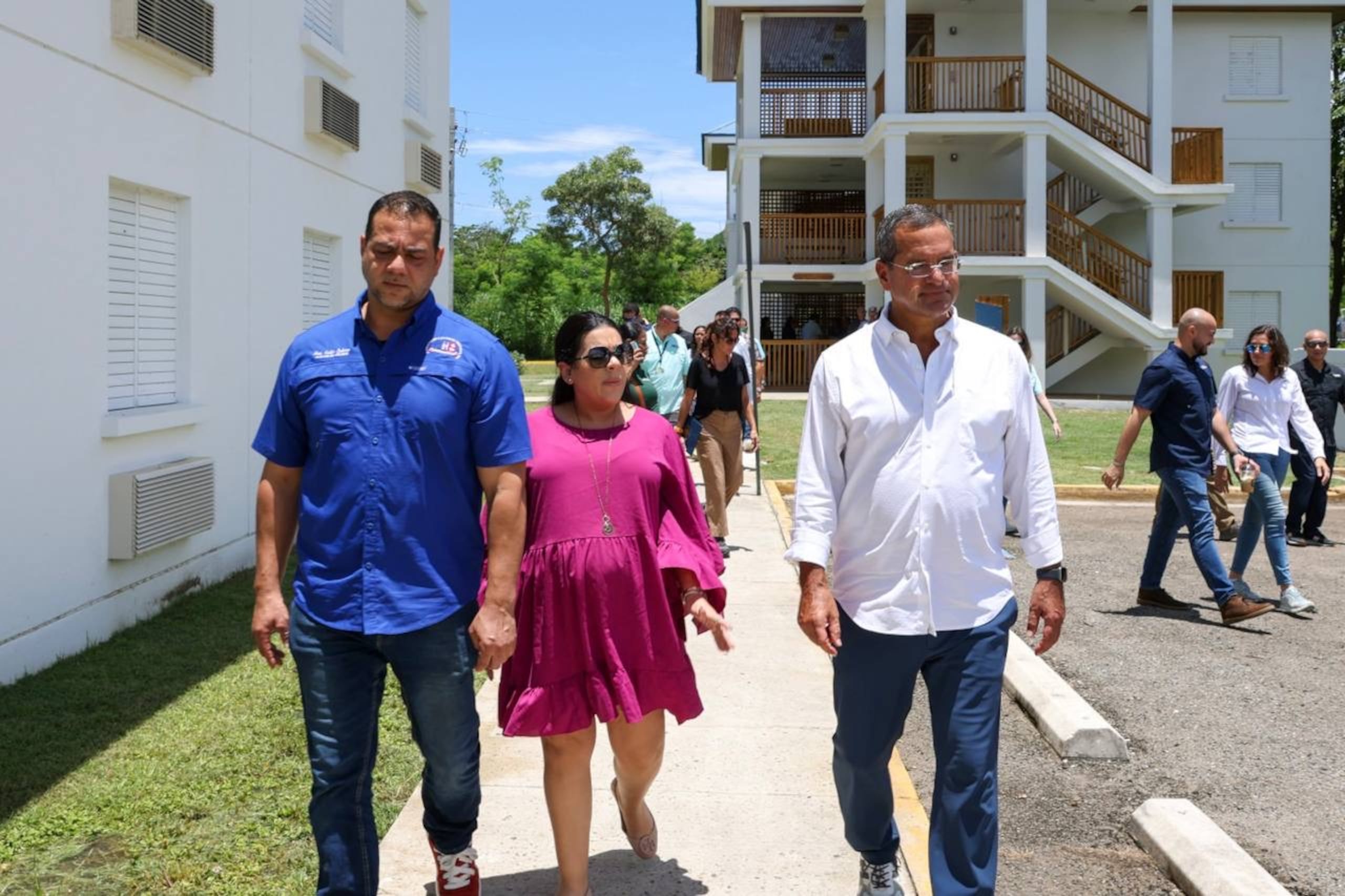 El alcalde de Añasco, Kabir Solares García; la secretaria de Recursos Naturales, Anaís Rodríguez Vega; y el gobernador Pedro Pierluisi Urrutia visitaron hoy el Centro Vacacional Villas de Añasco tras la remodelación del complejo turístico.