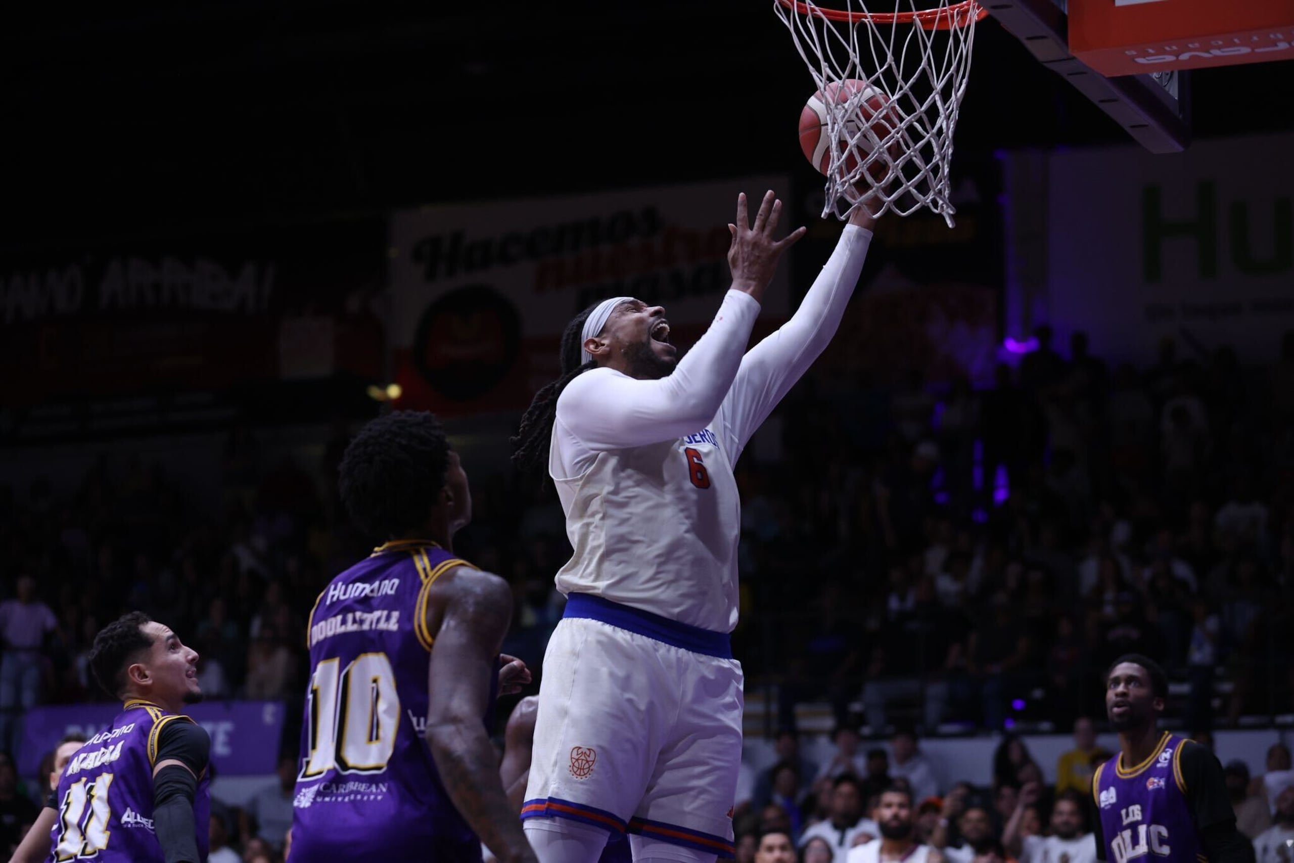 Jared Sullinger debutó con los Cangrejeros de Santurce frente a los Gigantes de Carolina-Canóvanas.
