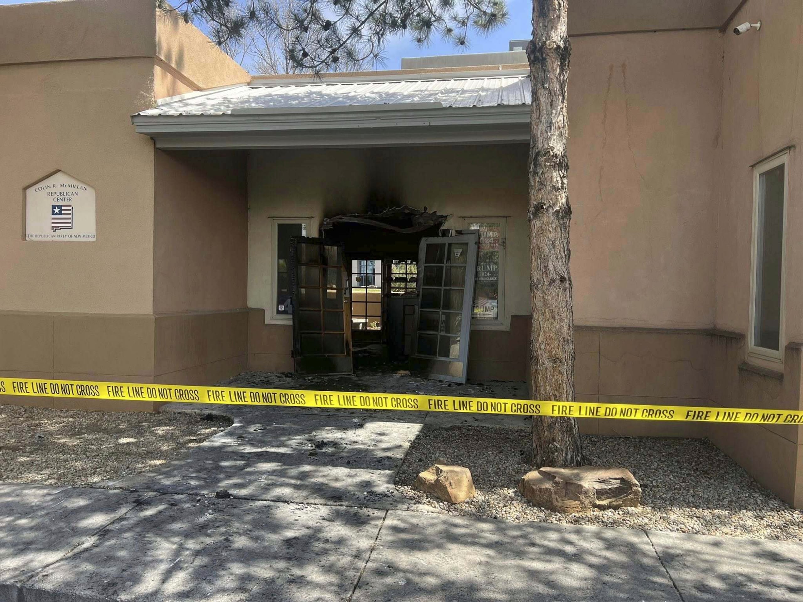 En esta imagen difundida por el Partido Republicano de Nuevo México se observan los daños en las oficinas centrales del partido luego de un incendio, el 30 de marzo de 2025, en Albuquerque, Nuevo México. (Partido Republicano de Nuevo México vía AP)