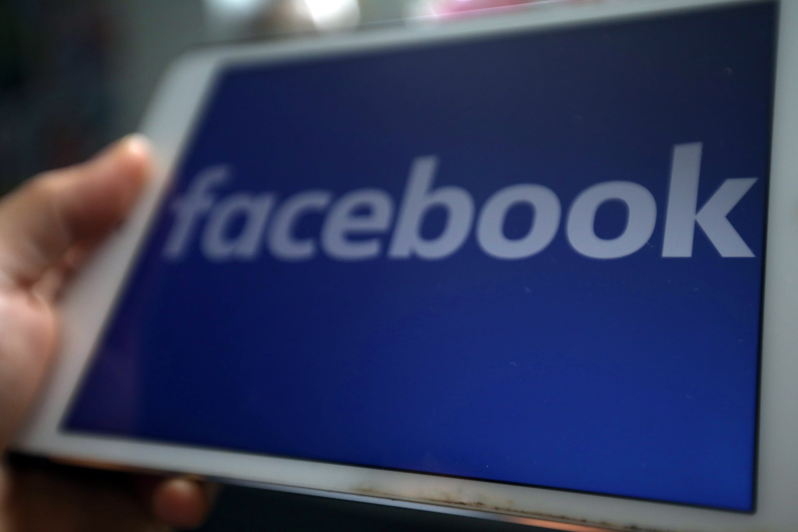El proyecto establece que las plataformas de redes sociales deberán implementar mecanismos de verificación de edad que impidan el acceso a menores de 16 años.