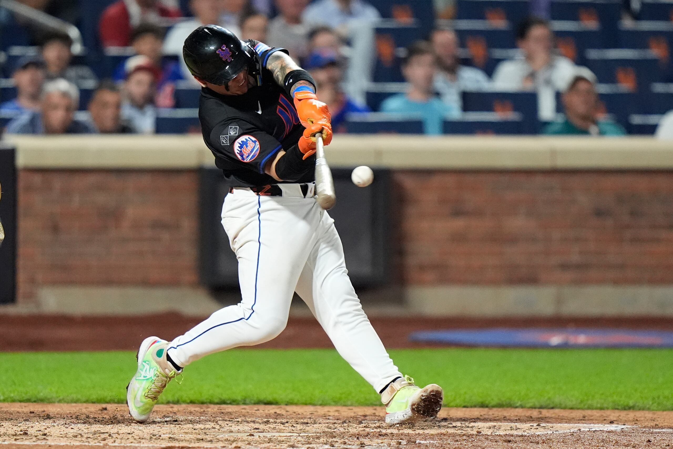 El venezolano Francisco Álvarez, de los Mets de Nueva York, bateó un jonrón de tres carreras durante el cuarto inning.