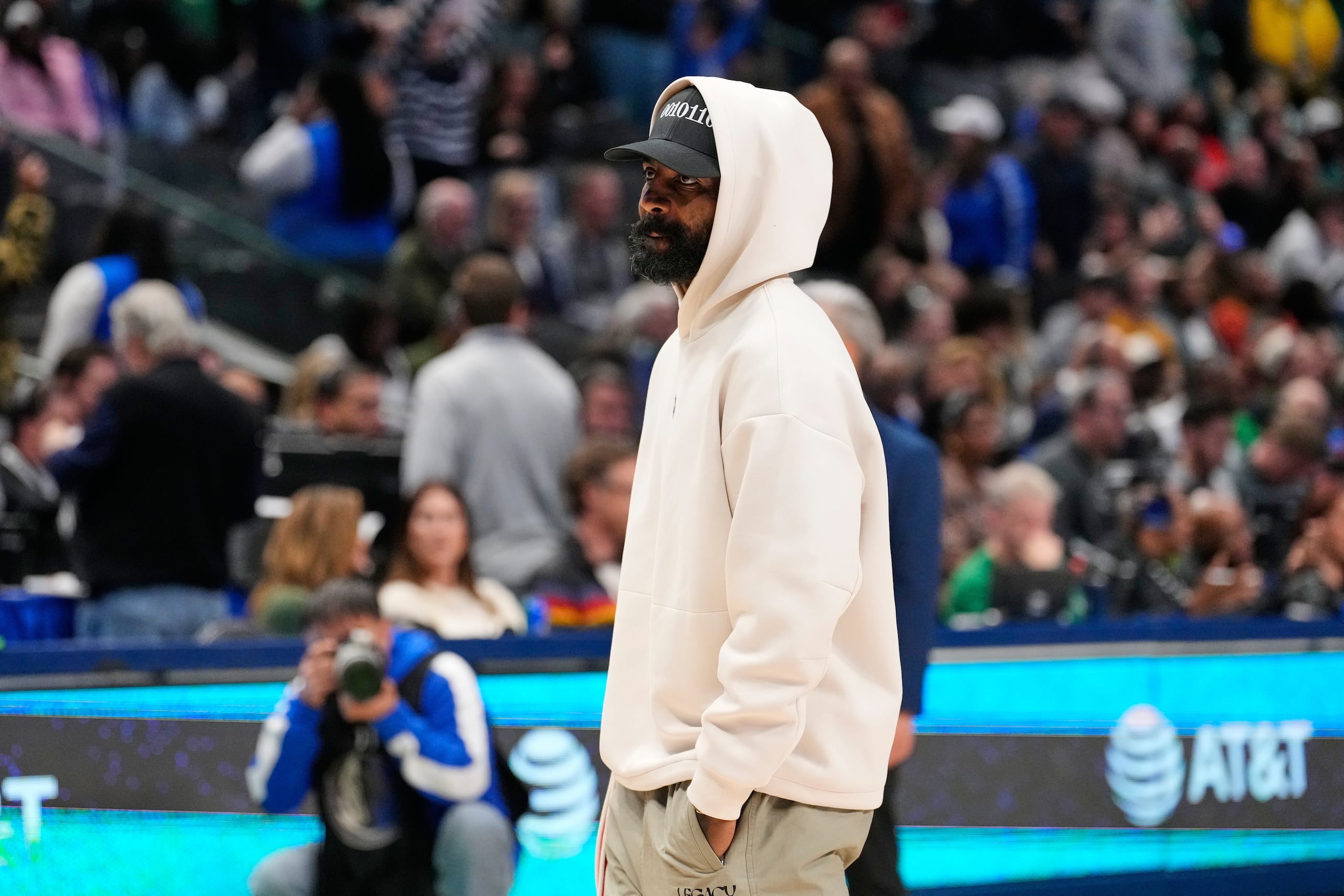Kyrie Irving, de los Mavericks de Dallas, durante el partido contra los Timberwolves de Minnesota, el miércoles 28 de enero de 2026.