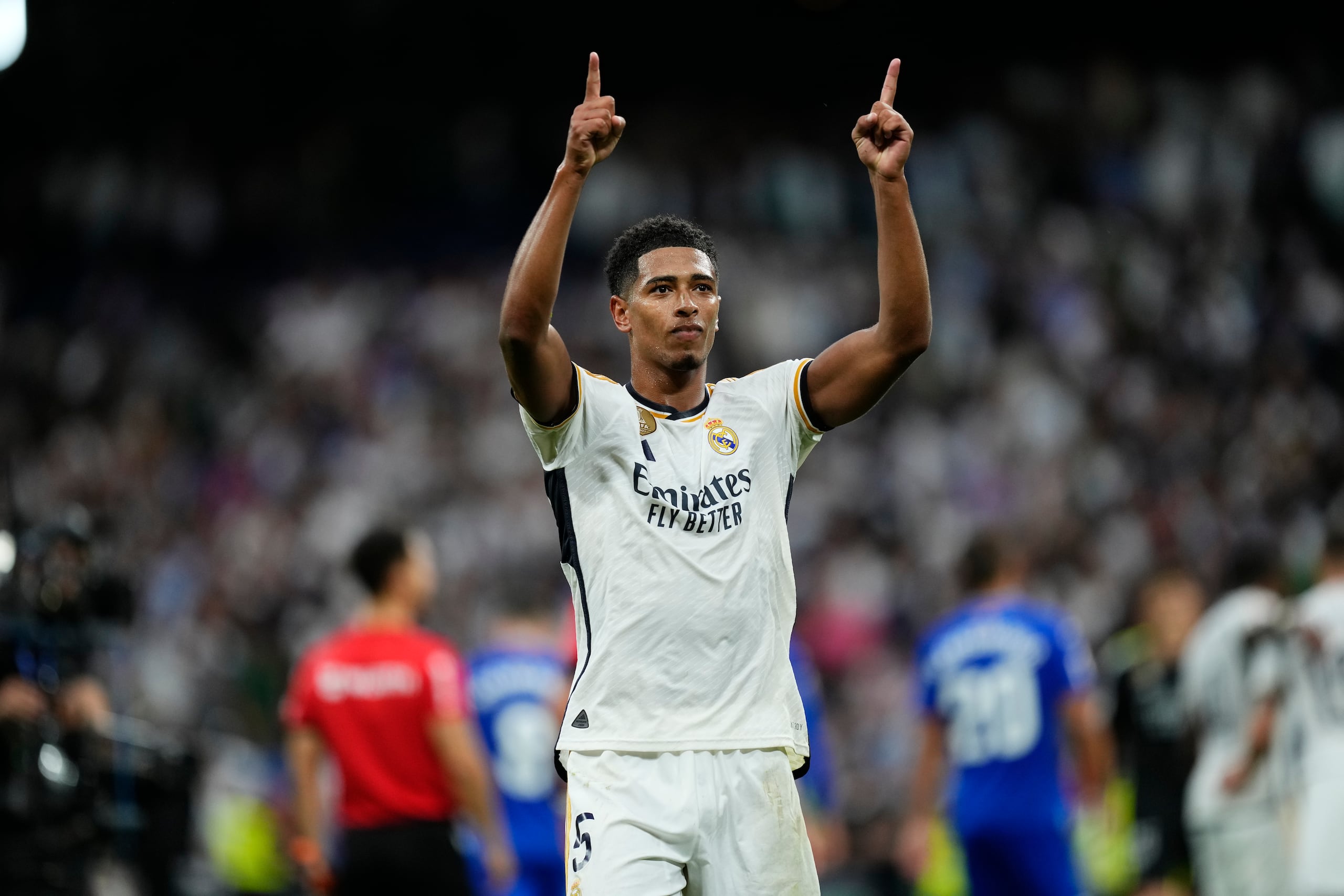 Jude Bellingham celebra su primer gol con el Real Madrid en el Estadio Santiago Bernabeu.
