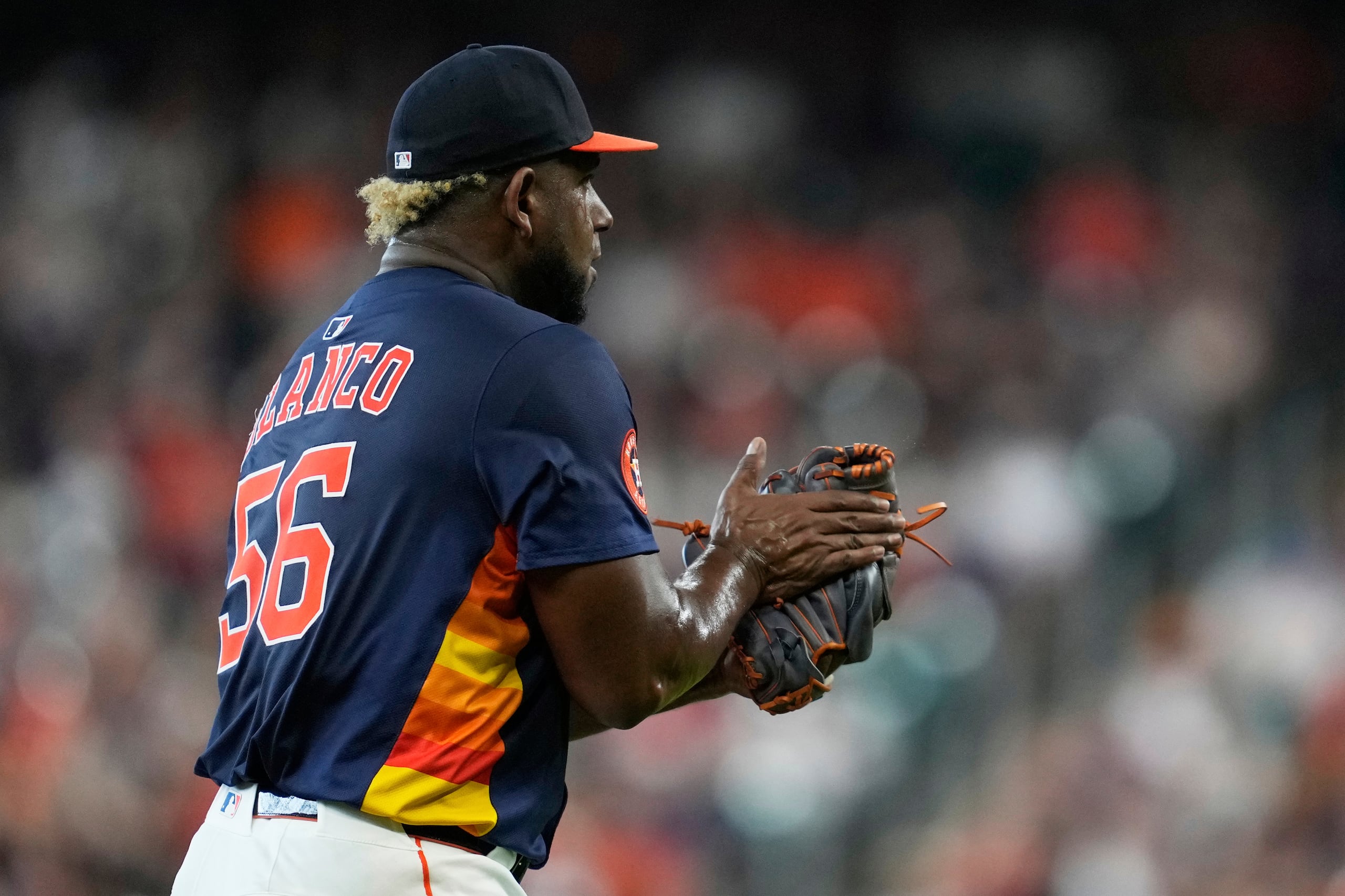 El lanzador abridor de los Astros de Houston, Ronel Blanco después de la parte alta de la primera entrada.