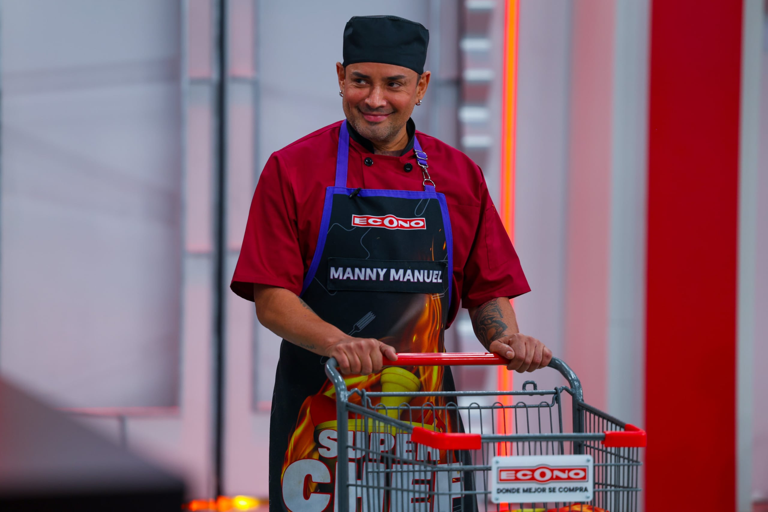 Manny Manuel se enfrentará a sus compañeros en el reto de eliminación de "Super Chef Celebrities".