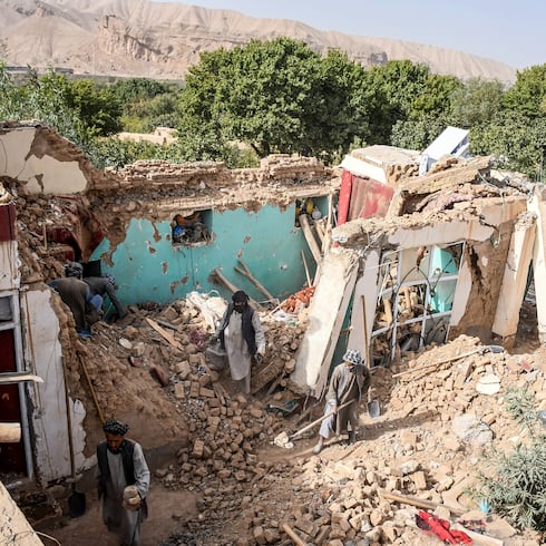 FOTOS: Potente terremoto en Afganistán deja decenas de muertos y cientos de heridos