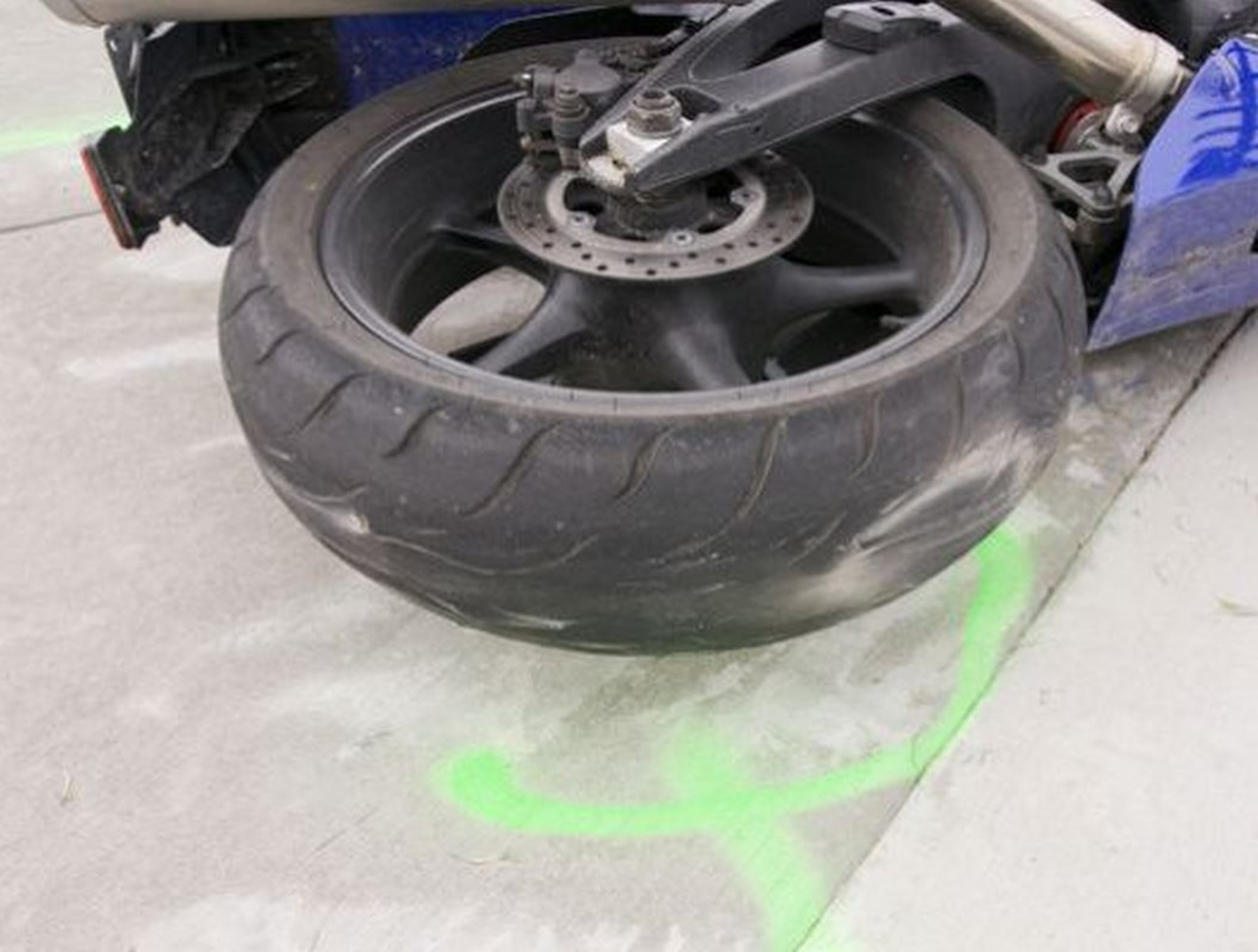 A las 3:04 a.m. de hoy, lunes, otras dos motociclistas sufrieron un accidente en la carretera PR-174. (Thinkstock)