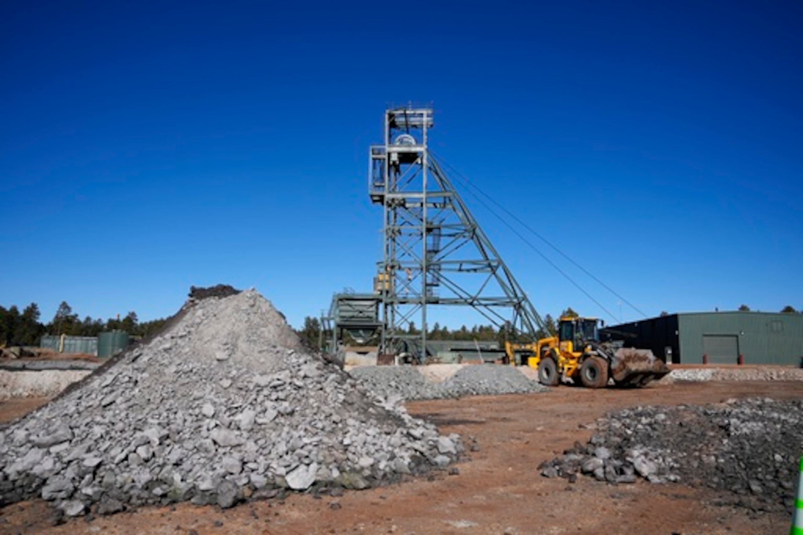 El martes, la agencia de tierras anunció una propuesta por separado destinada a aumentar la minería y la perforación en los estados del oeste con poblaciones de urogallos mayores.