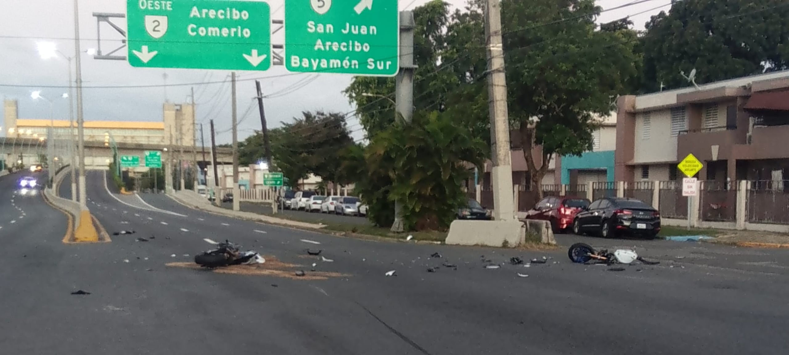Un accidente de motora reportado en la entrada del residencial Virgilio Dávila.