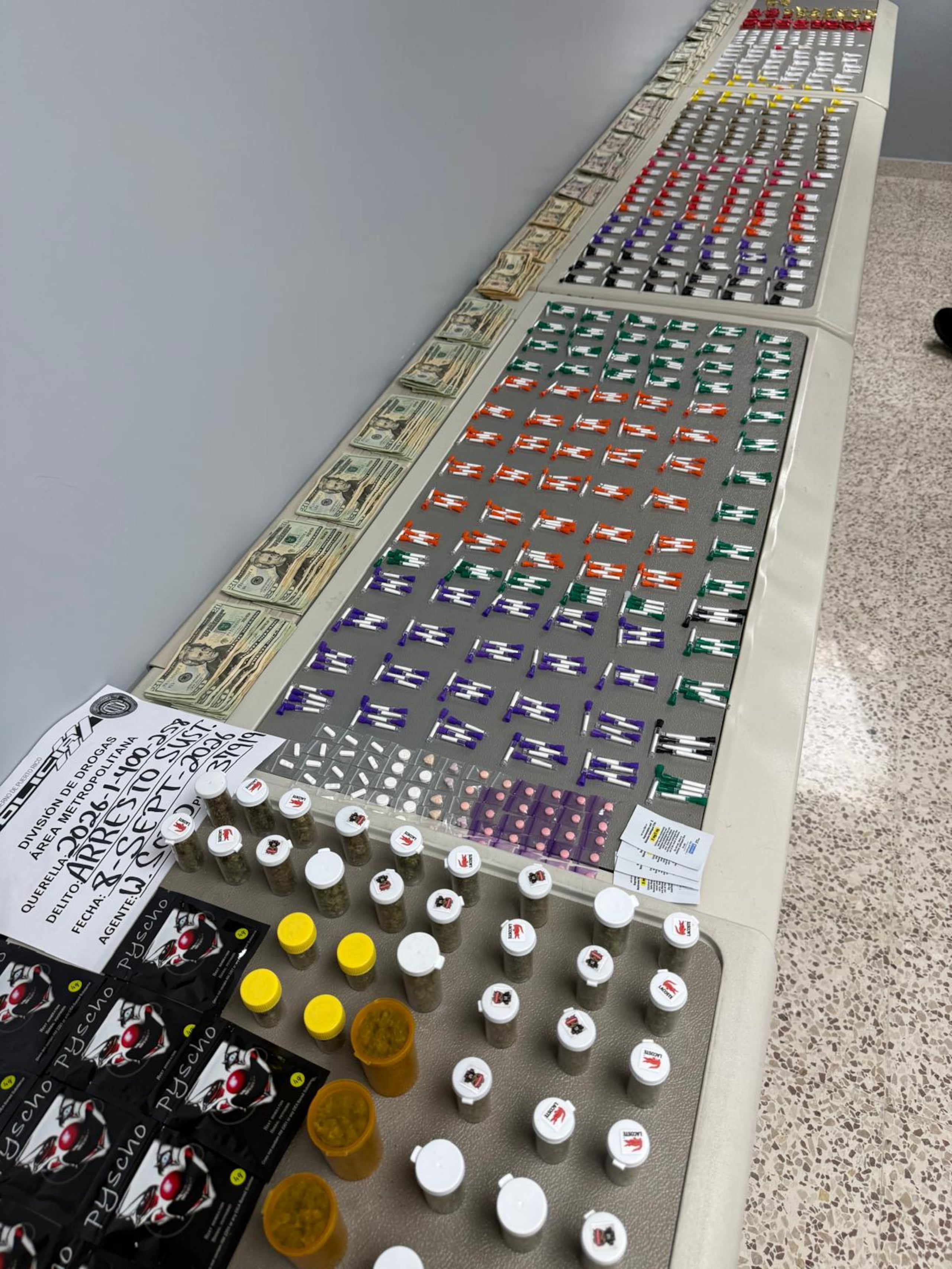 Nueve hombres fueron arrestados como resultado de un plan antidrogas mediante vigilancias en zonas de venta de trasiego de sustancias controladas.