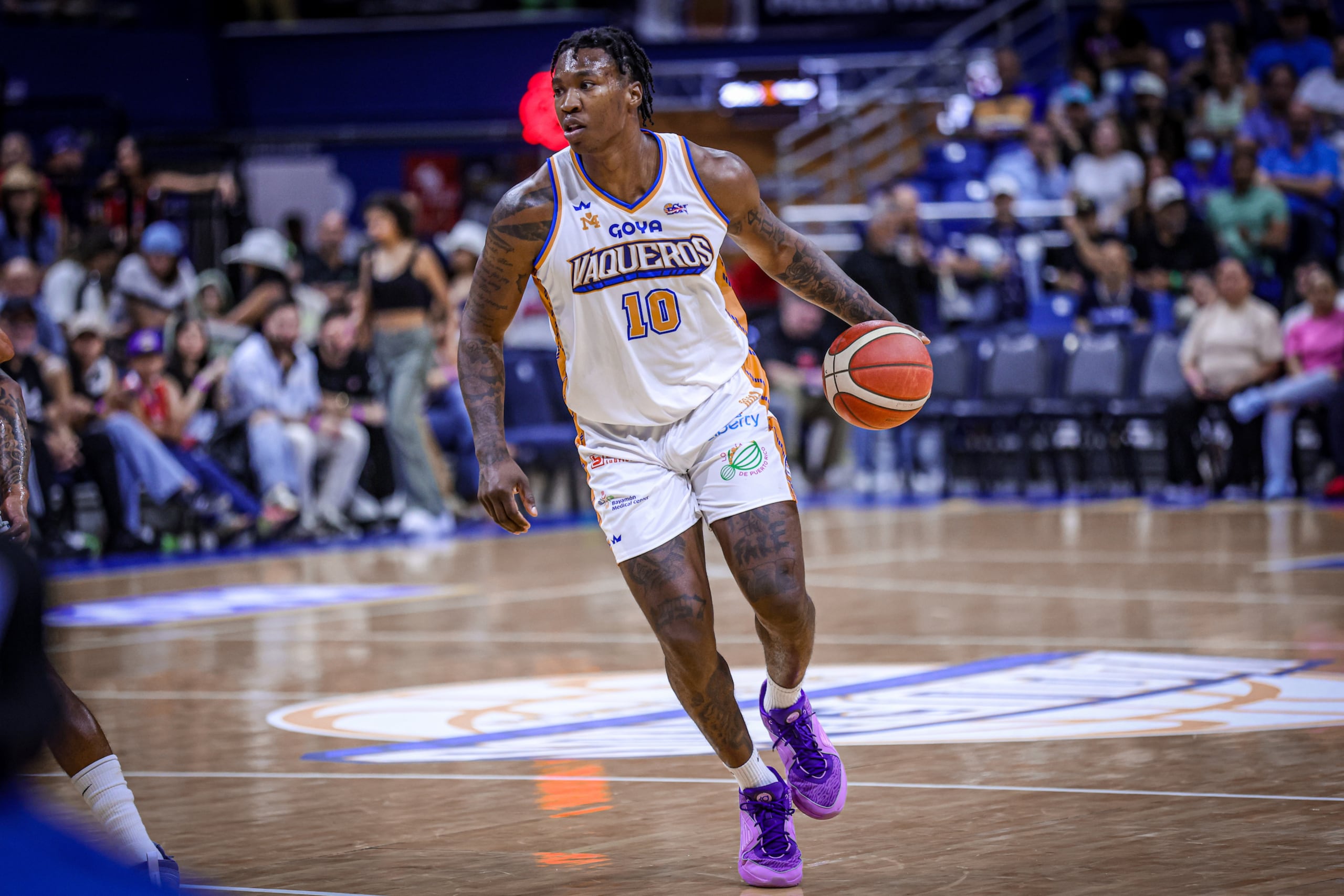 El refuerzo de los Vaqueros de Bayamón, Kristian Doolittle, durante el partido del miércoles ante los Osos de Manatí.