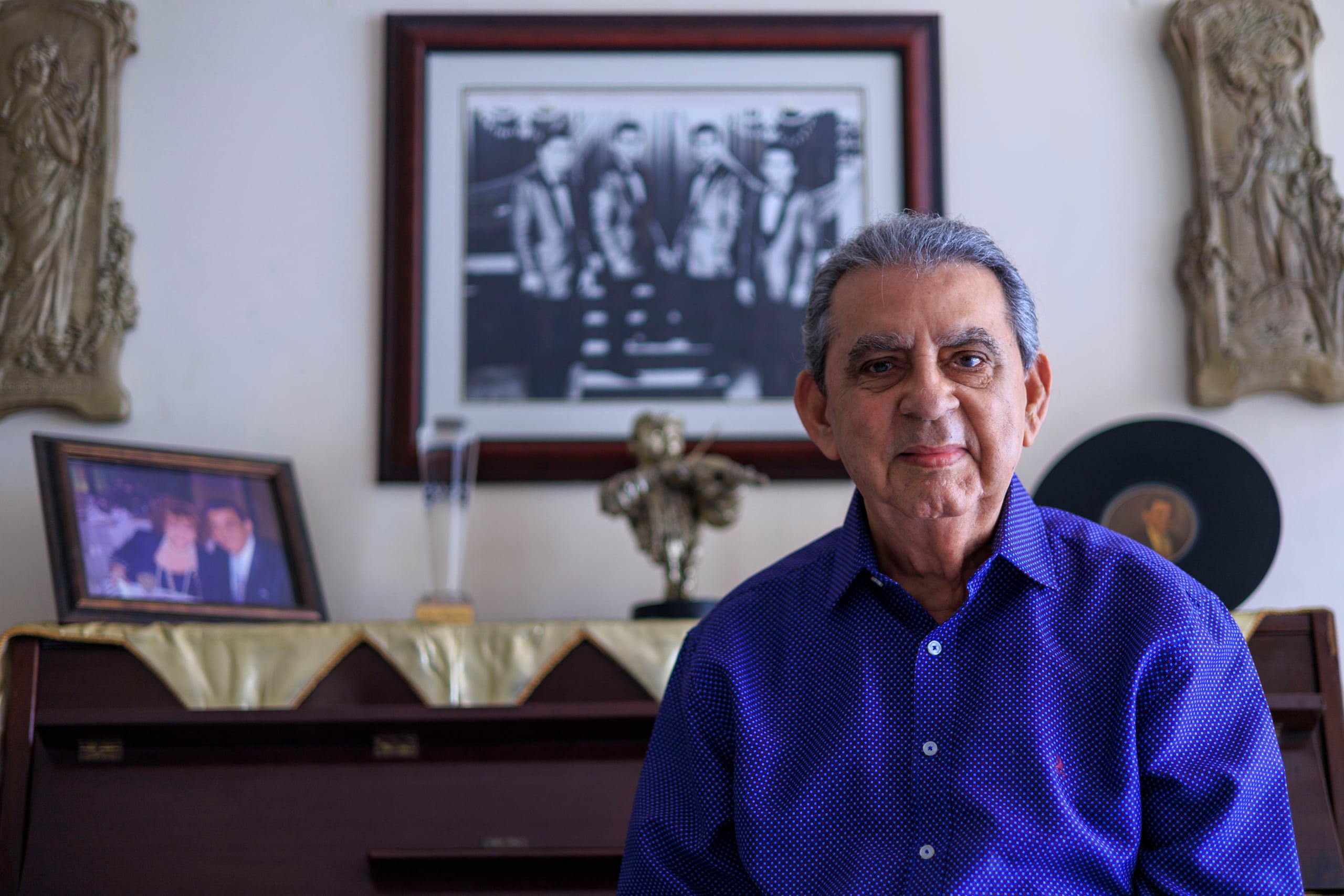 El líder de la agrupación Los Hispanos suma siete décadas de trayectoria en la música popular romántica.