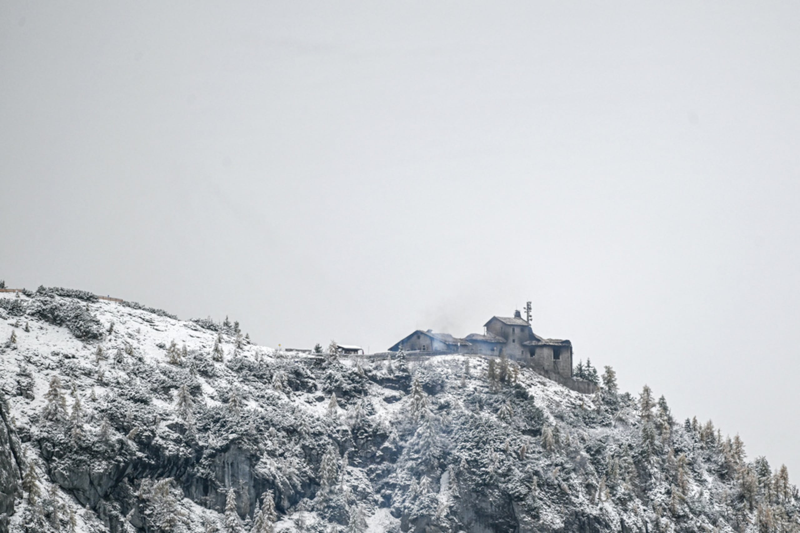 En la imagen, vista del Kehlsteinhaus, en Obersalzberg, cerca de Berchtesgaden, que resultó dañado en un incendio, el 24 de octubre de 2026.