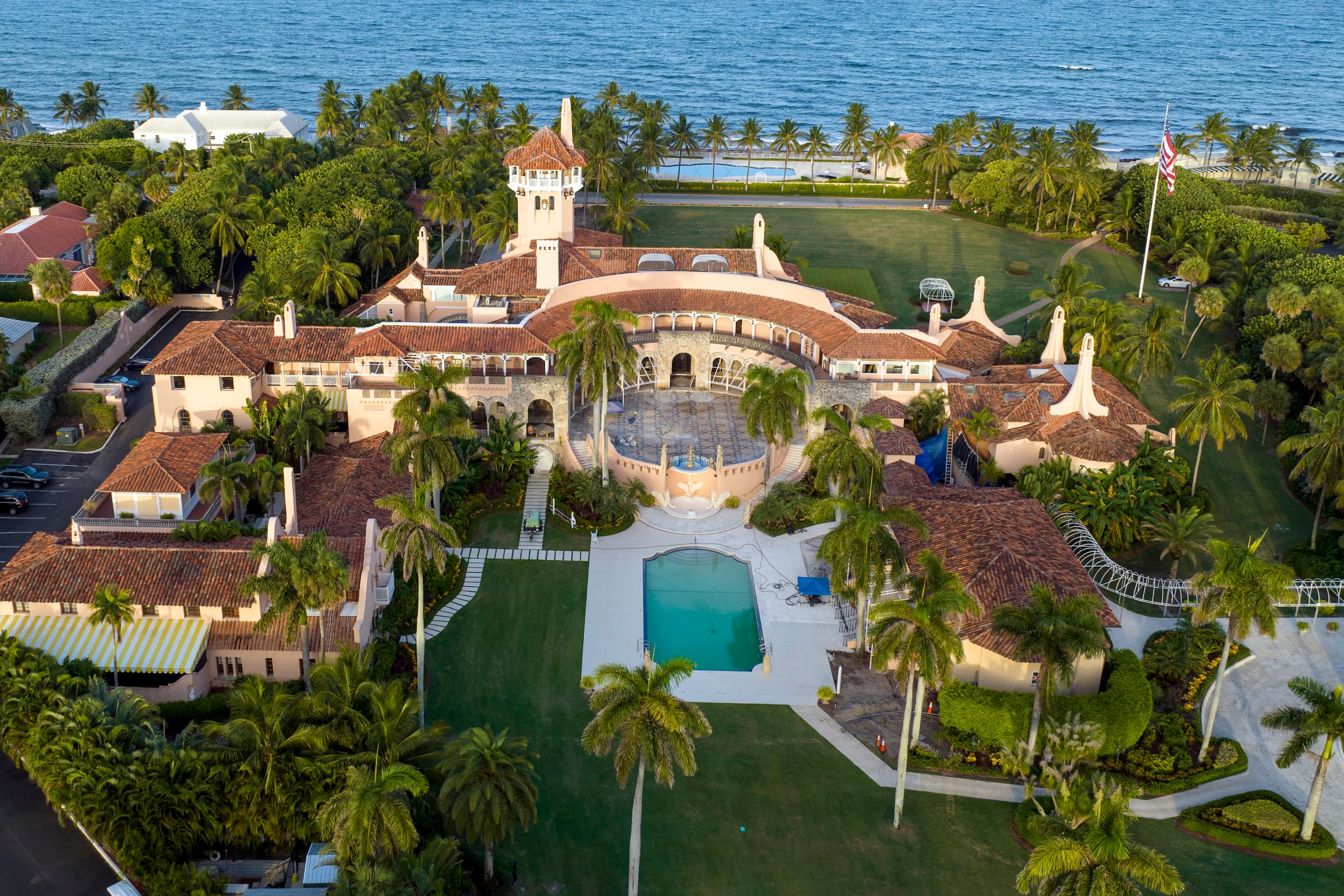 Una vista aérea de la finca Mar-a-Lago de Donald Trump el 10 de agosto de 2022, en Palm Beach, Florida. (AP Foto/Steve Helber, Archivo)
