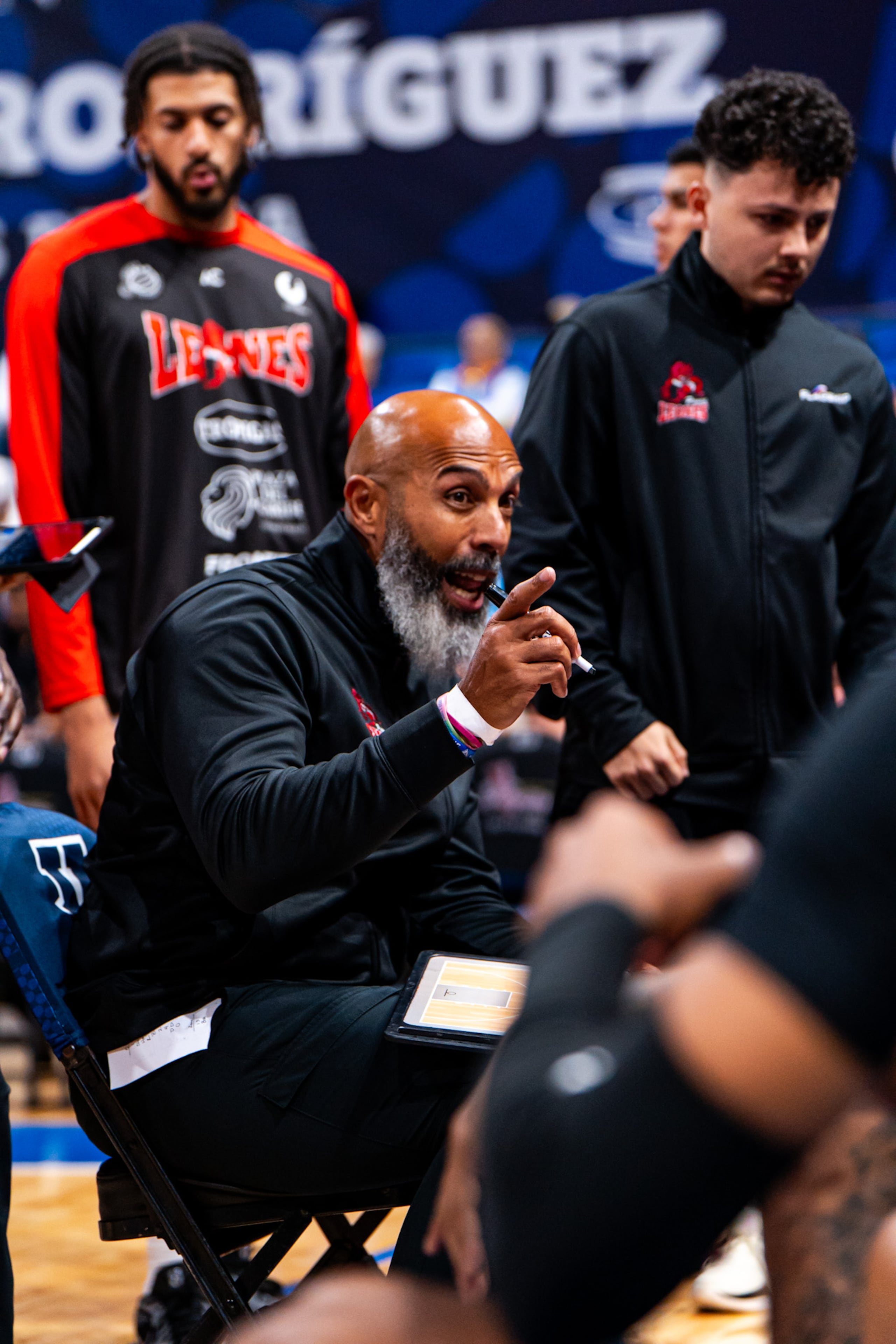Fernando Casablanca dirigió el martes en la noche su primer juego como dirigente en el Baloncesto Superior Nacional.