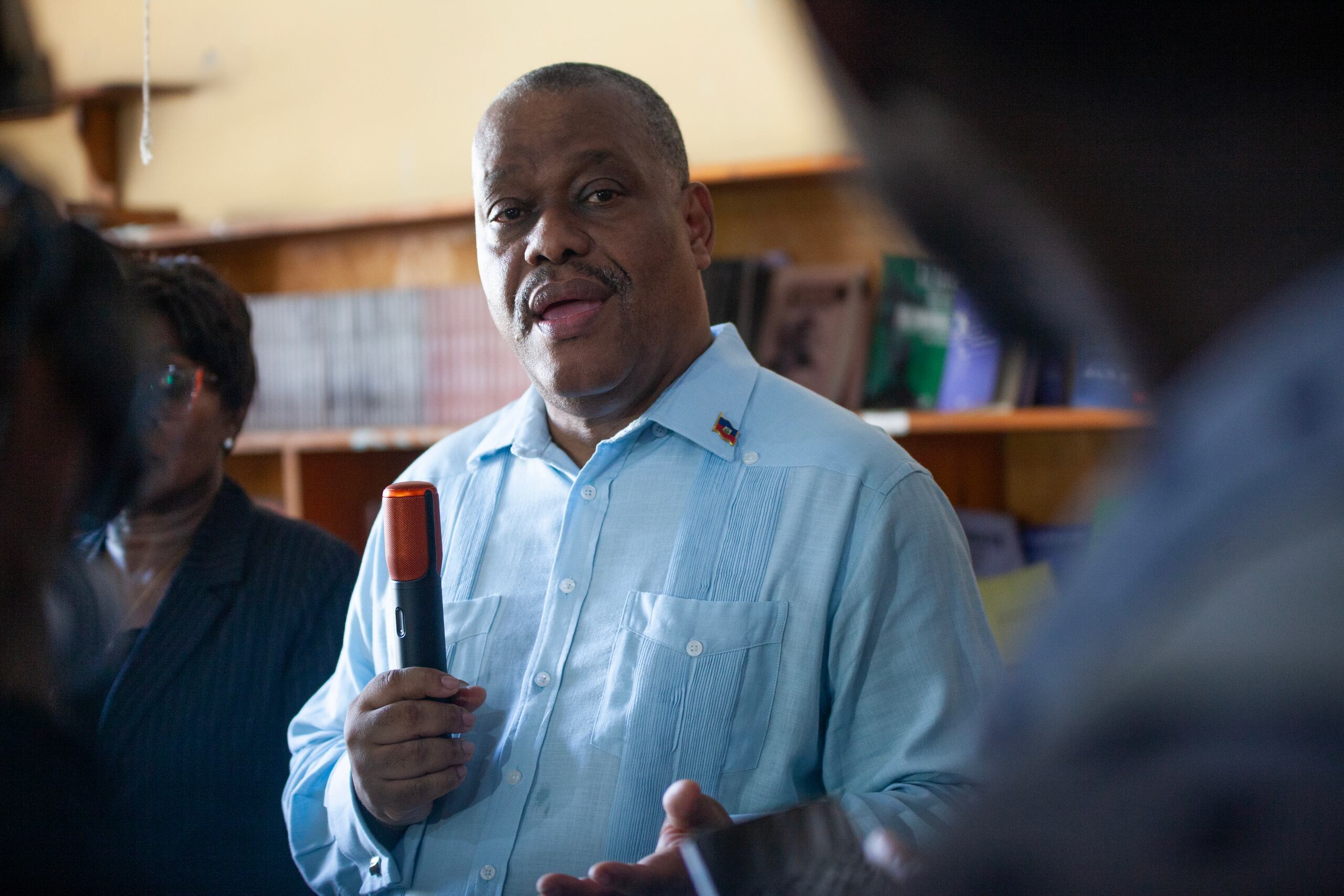 Conille fue primer ministro del gobierno haitiano bajo la presidencia de Michel Martelly y previo a ser designado por el CPT, se desempeñaba como director regional de Unicef para América Latina y el Caribe.