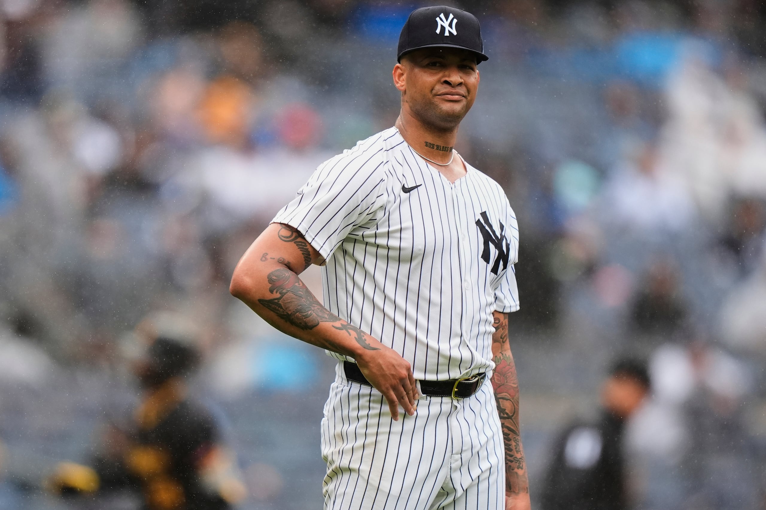 Luis Gil de los Yankees de Nueva York reacciona mientras Jared Triolo de los Piratas de Pittsburgh corre las bases tras un jonrón de dos carreras en el encuentro del sábado 28 de septiembre del 2024. (AP Foto/Frank Franklin II, Archivo)
