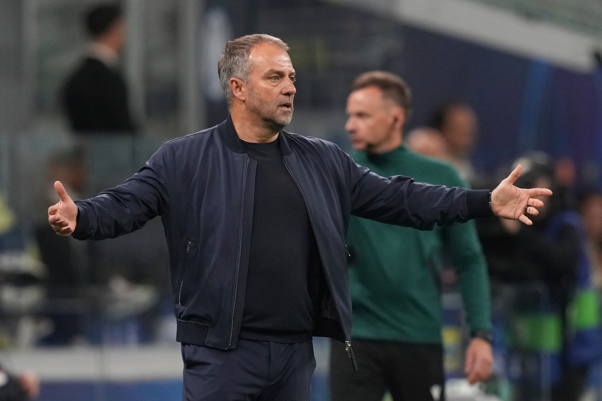 El entrenador del Barcelona Hansi Flick reacciona durante el duelo de vuelta de las semifinales de la Liga de Campeones ante el Inter de Milán el martes 6 de mayo del 2025.