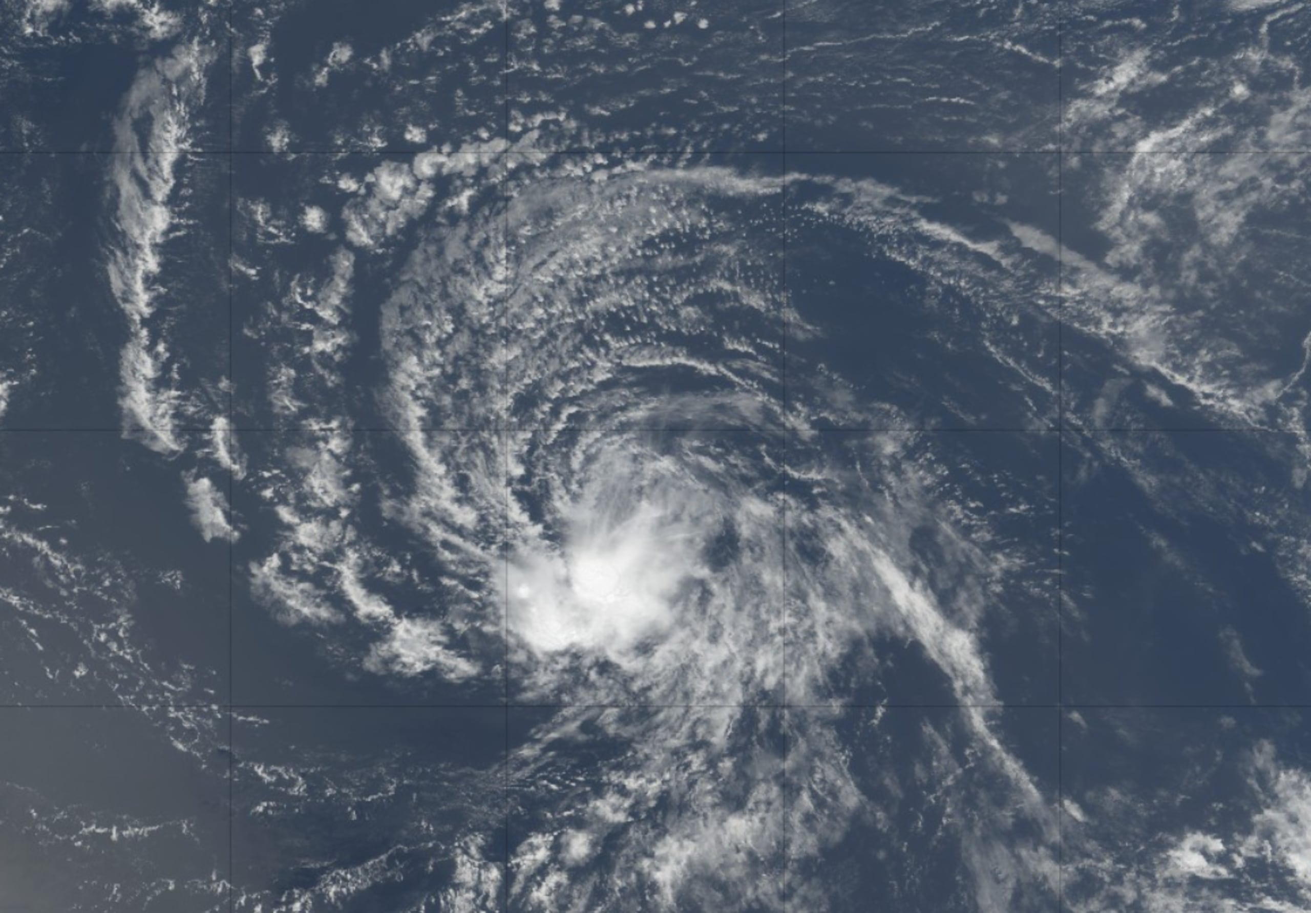 El sistema, aunque luce desorganizado, tiene vientos de 40 mph. (NOAA)