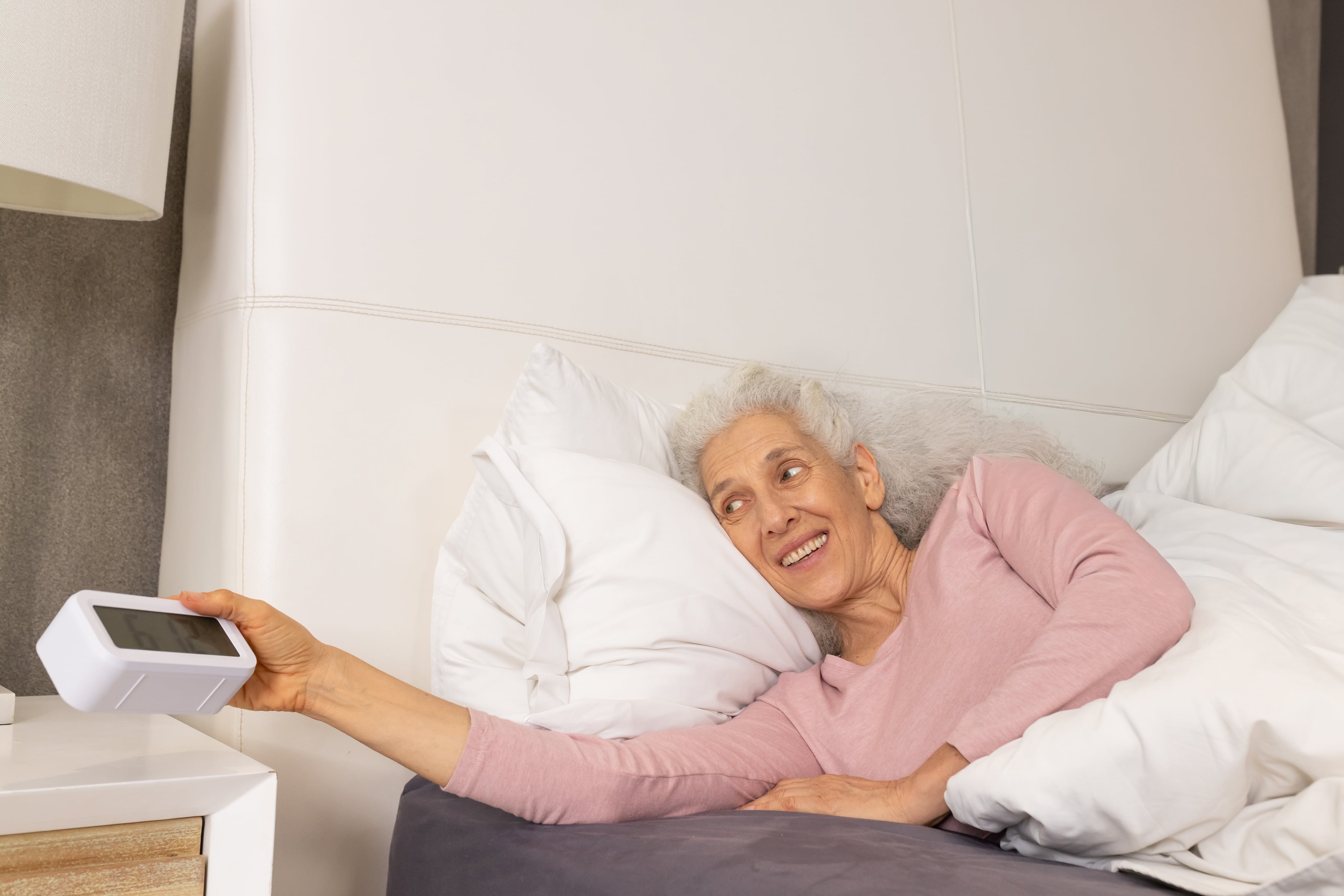 Imagen de la cobertura de: ¿Cuánto debes dormir después de los 60 años?
