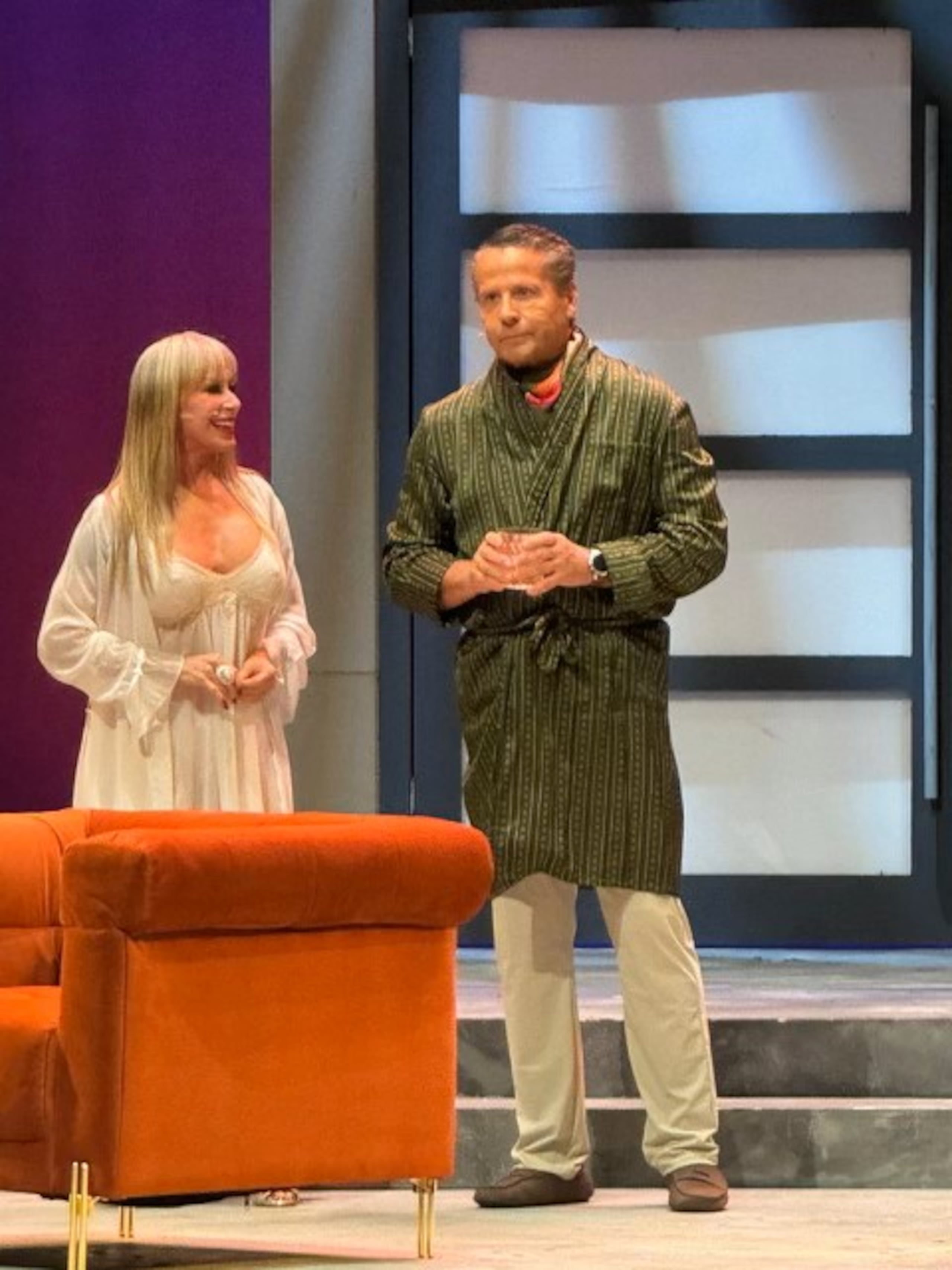 Sonya Cortes y Alfredo Adame estelarizan "La novia de papi".