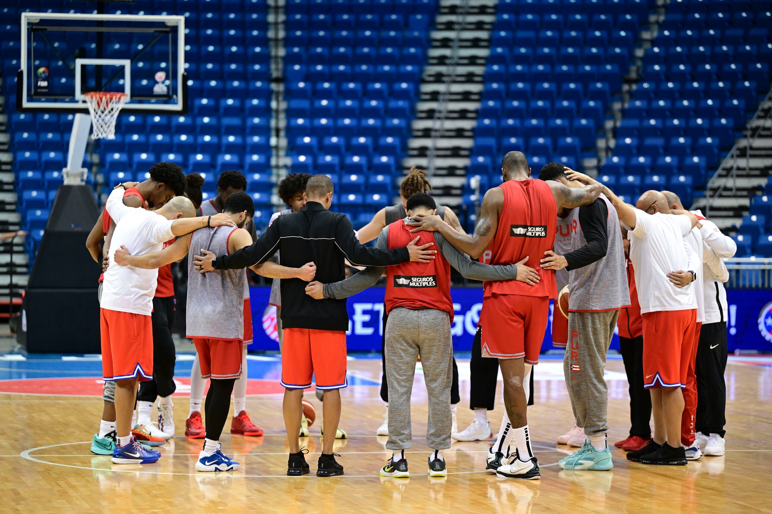 La Selección Nacional realizó hoy domingo su primera práctica en el Coliseo de Puerto Rico de cara al torneo de Clasificación Olímpica que inicia el martes.