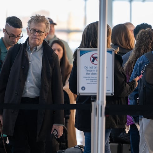 FOTOS: Esta es la situación en aeropuertos de Estados Unidos tras recorte de vuelos