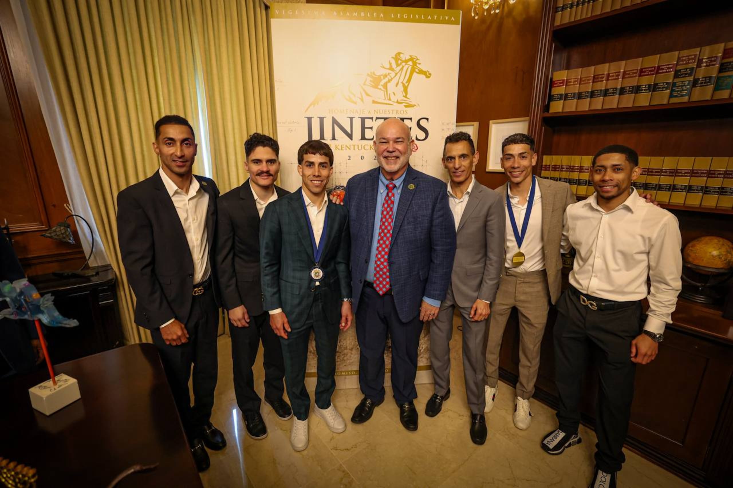 La Cámara de Representantes rinde homenaje a los jinetes boricuas que participaron del Kentucky Derby.