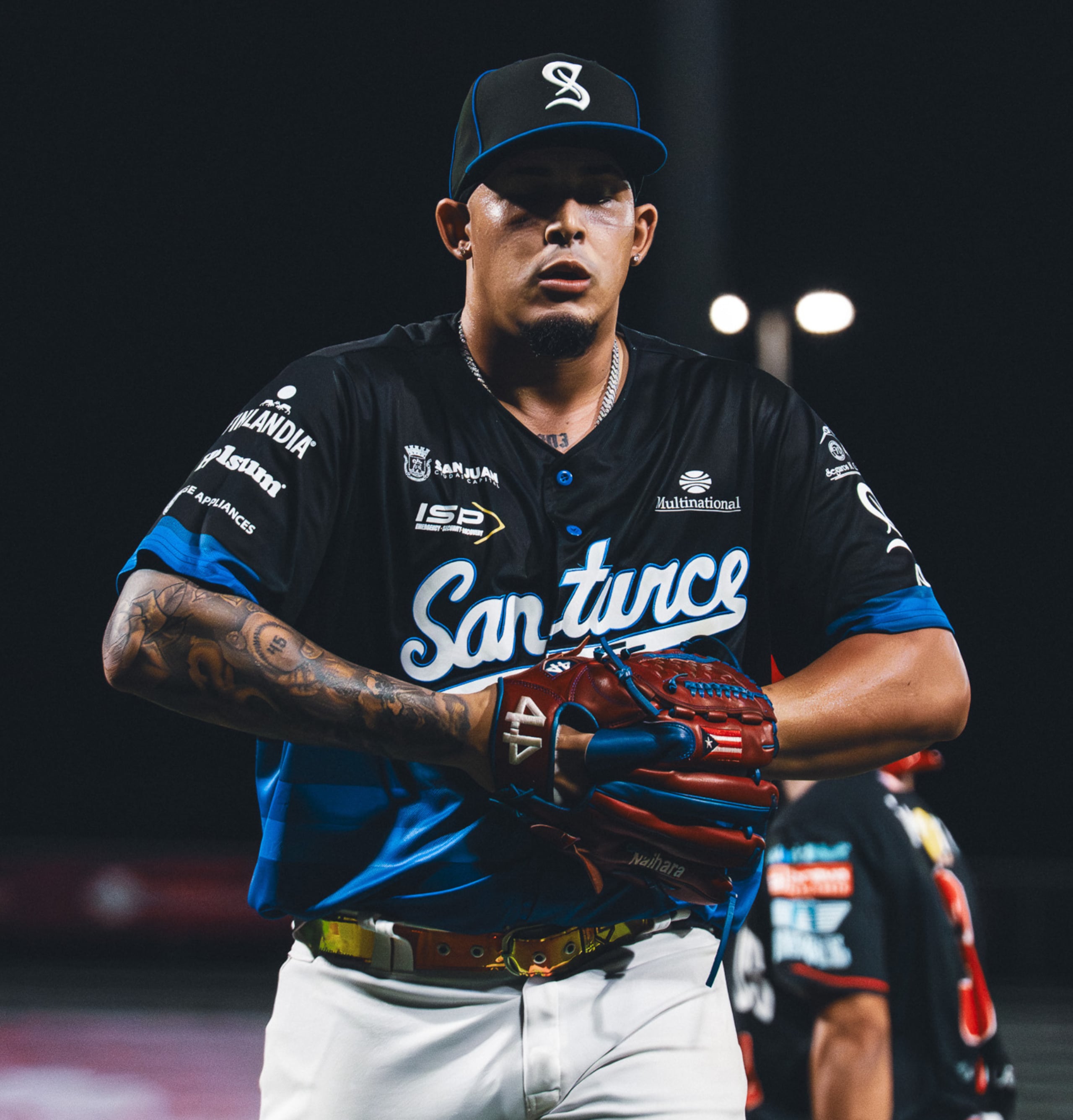 Eduardo Rivera, de los Cangrejeros de Santurce, durante el quinto juego de la semifinal de la LBPRC contra los Criollos de Caguas.