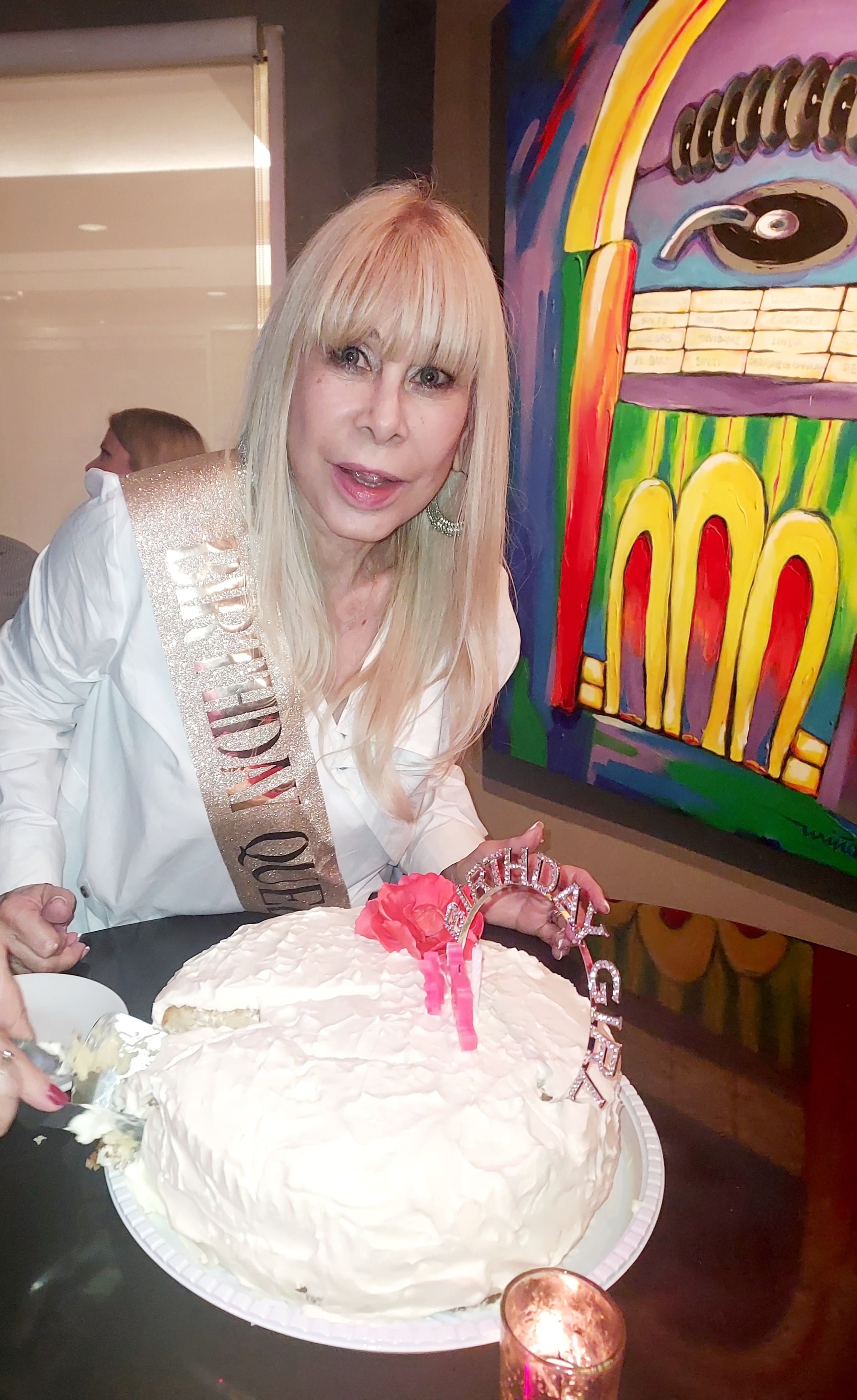 Se encuentra escribiendo el guion de una película que se filmará en la Isla.