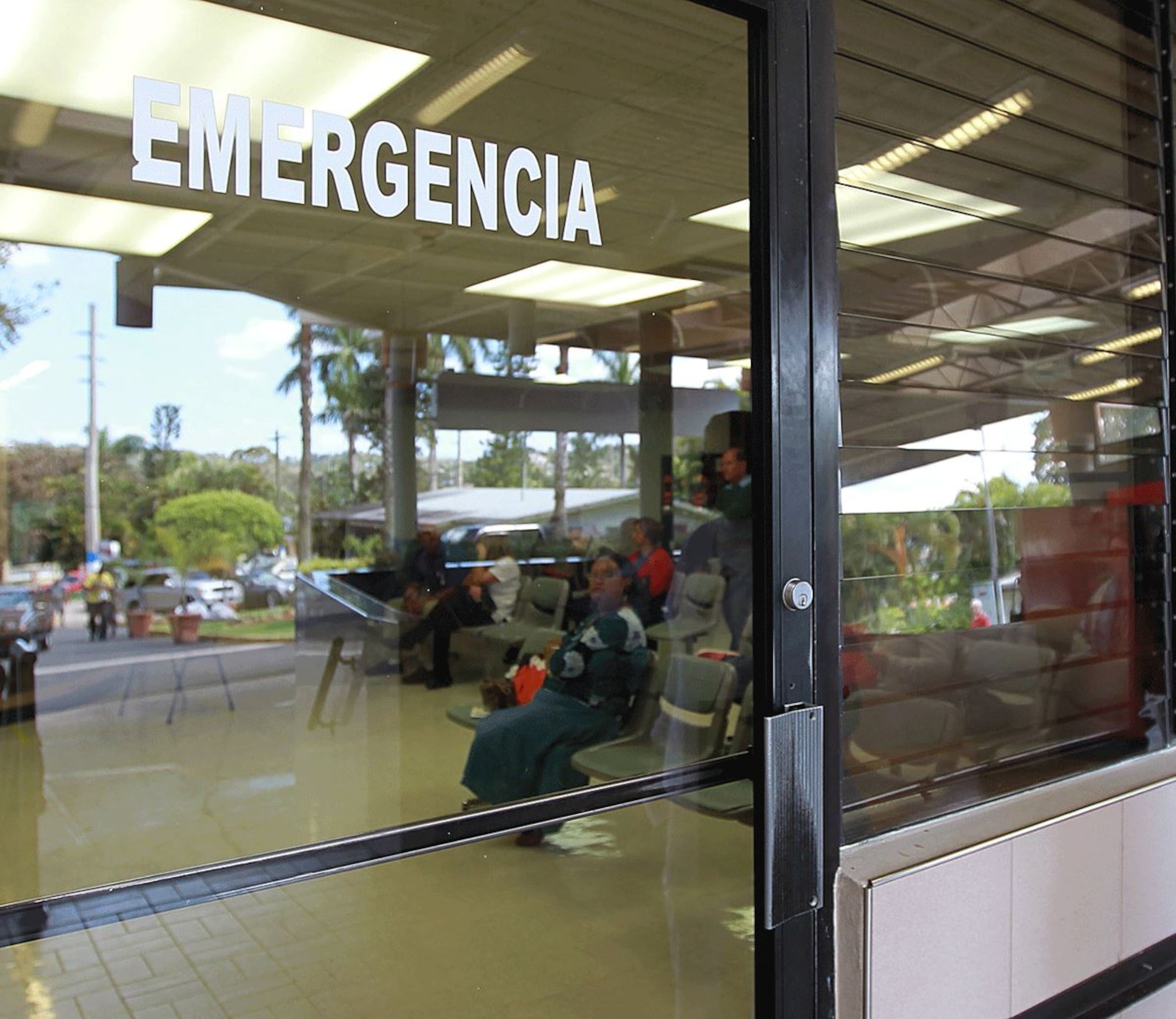 La mujer fue transportada y recluida en el hospital Menonita en Cayey.(GFR Media)