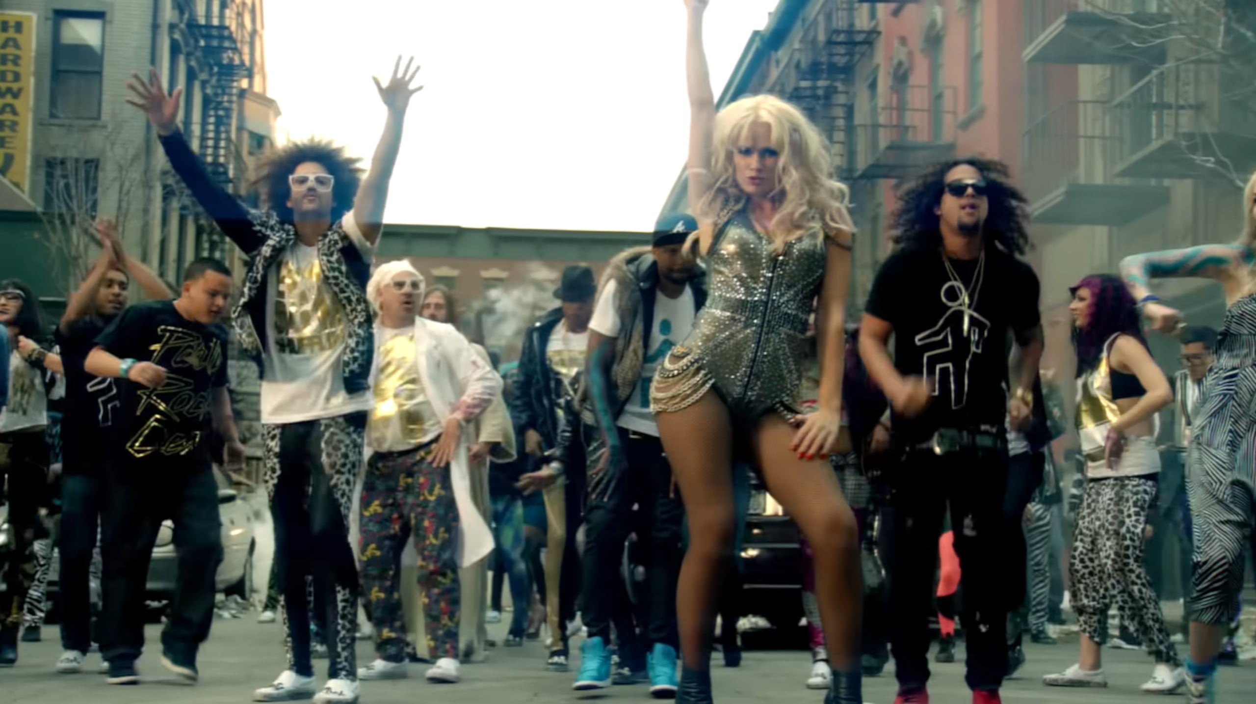 En 2011, Lauren Bennett se unió a LMFAO y GoonRock para el lanzamiento de "Party Rock Anthem", que permaneció seis semanas en el primer lugar de la lista Billboard Hot 100 y alcanzó el número uno en 20 países.
