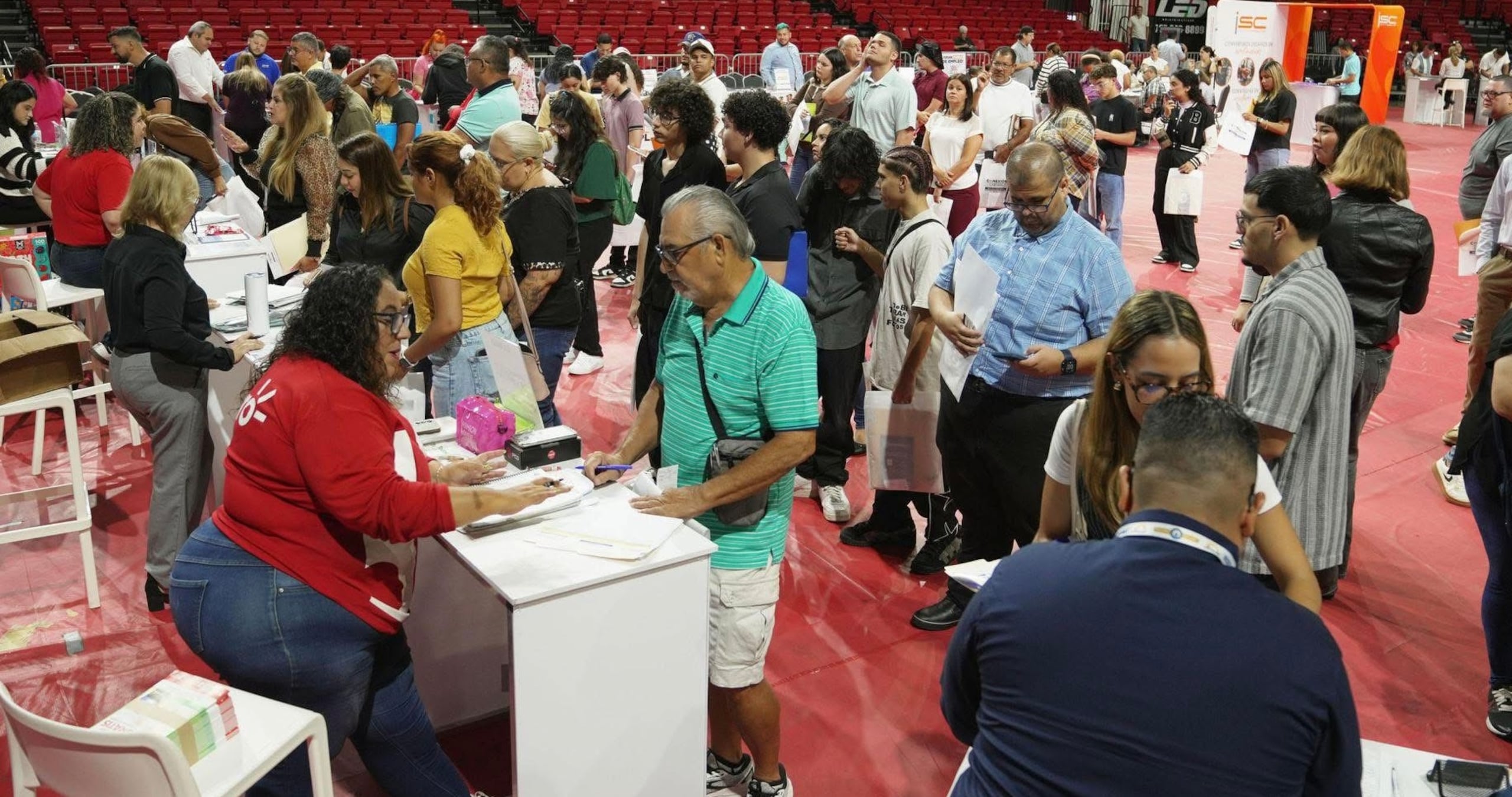 Durante la actividad, los asistentes tendrán acceso a empresas que estarán reclutando para cubrir vacantes en diversos sectores.