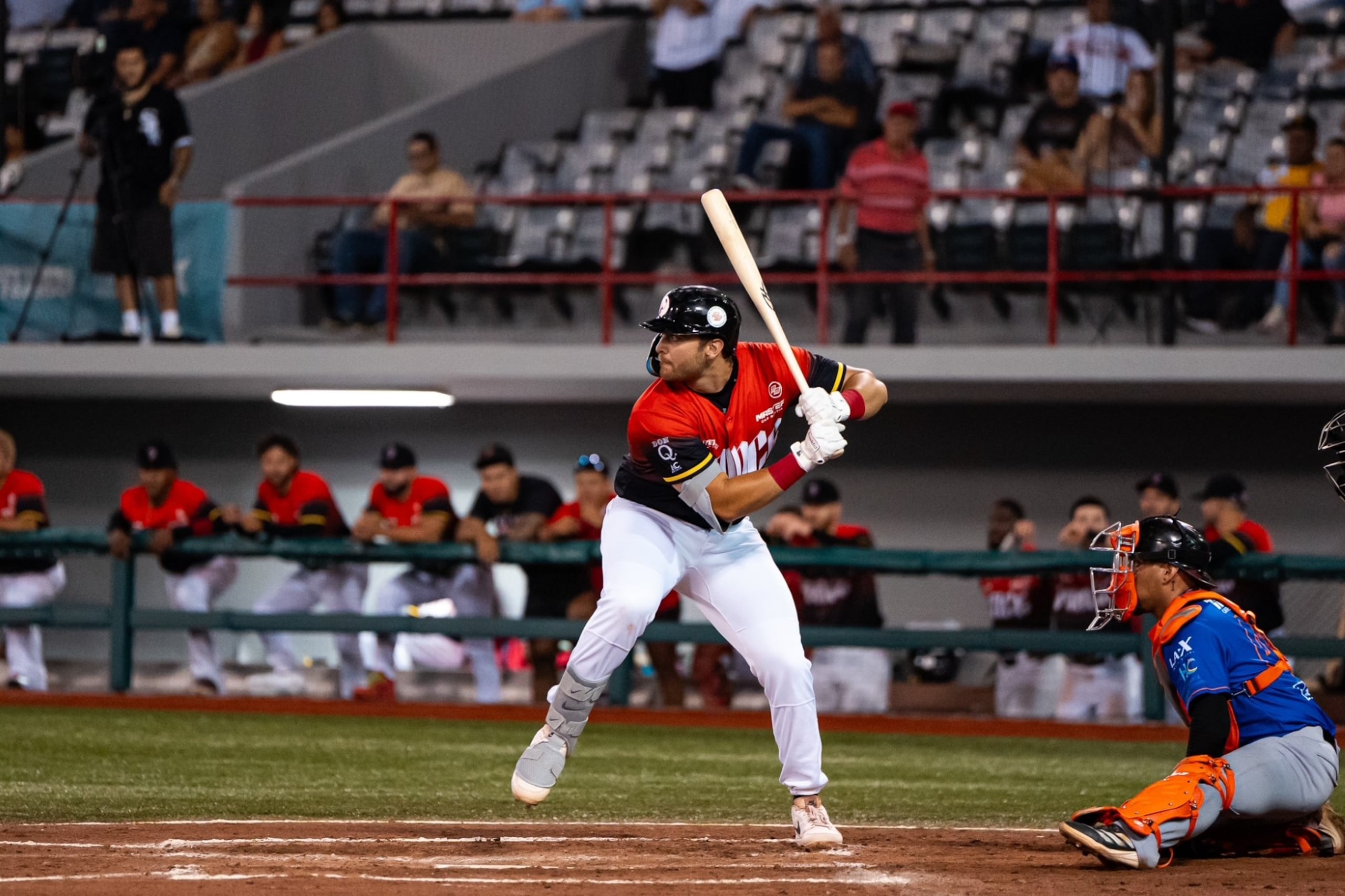 Anthony Calarco se fue para la calle con las bases llenas.