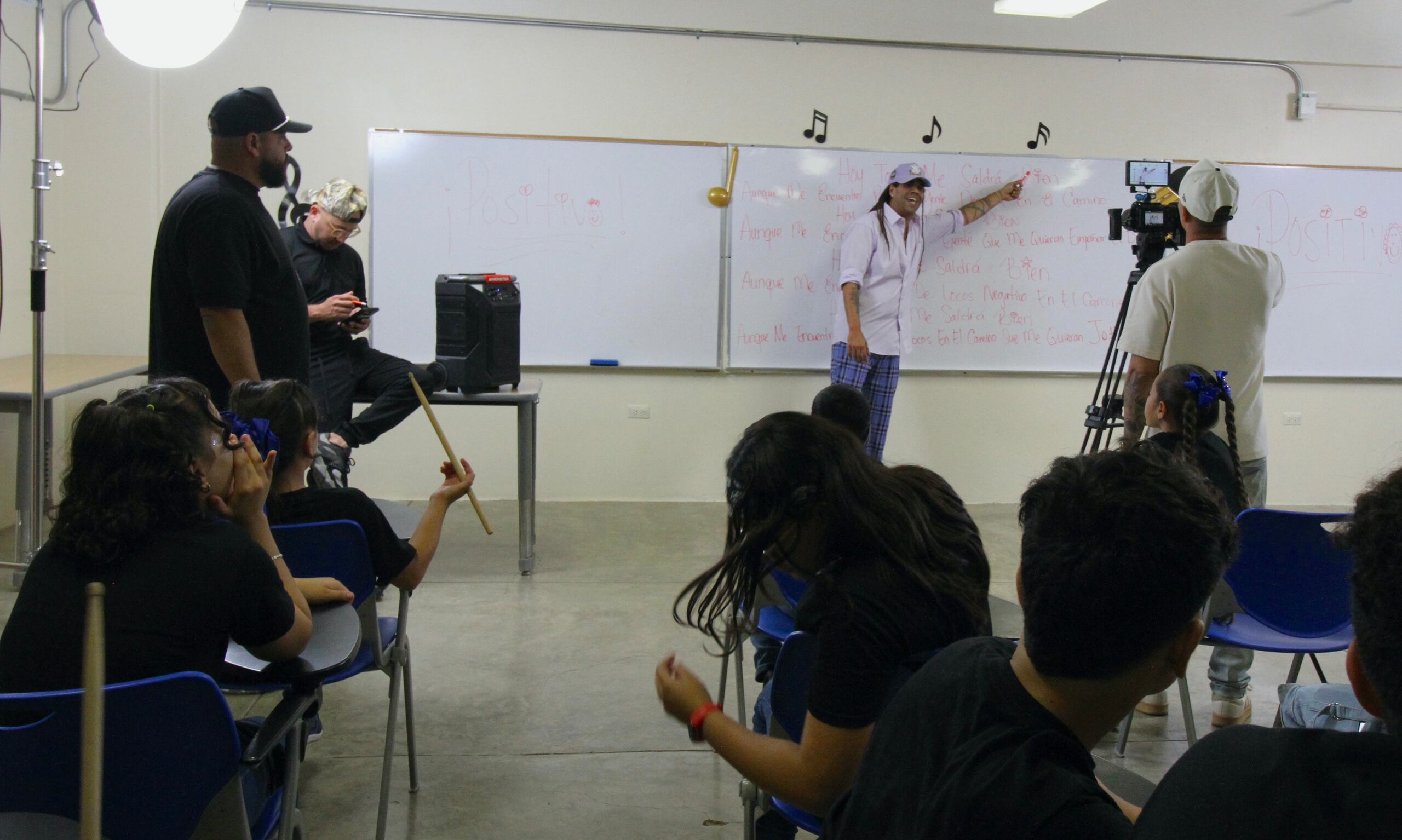 Pirulo asegura que es una "bendición de Dios" colaborar con los estudiantes en su nuevo proyecto musical.