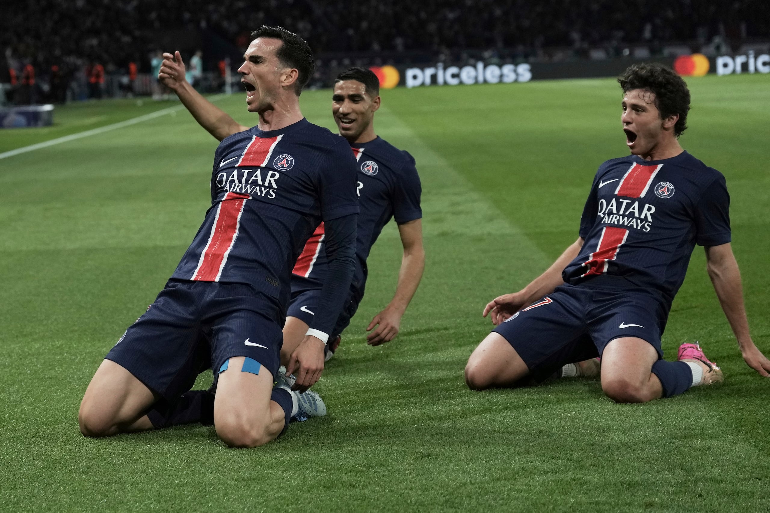 Fabián Ruiz festeja tras anotar el primer gol del Paris Saint-Germain ante Arsenal en la vuelta de las semifinales de la Champions.