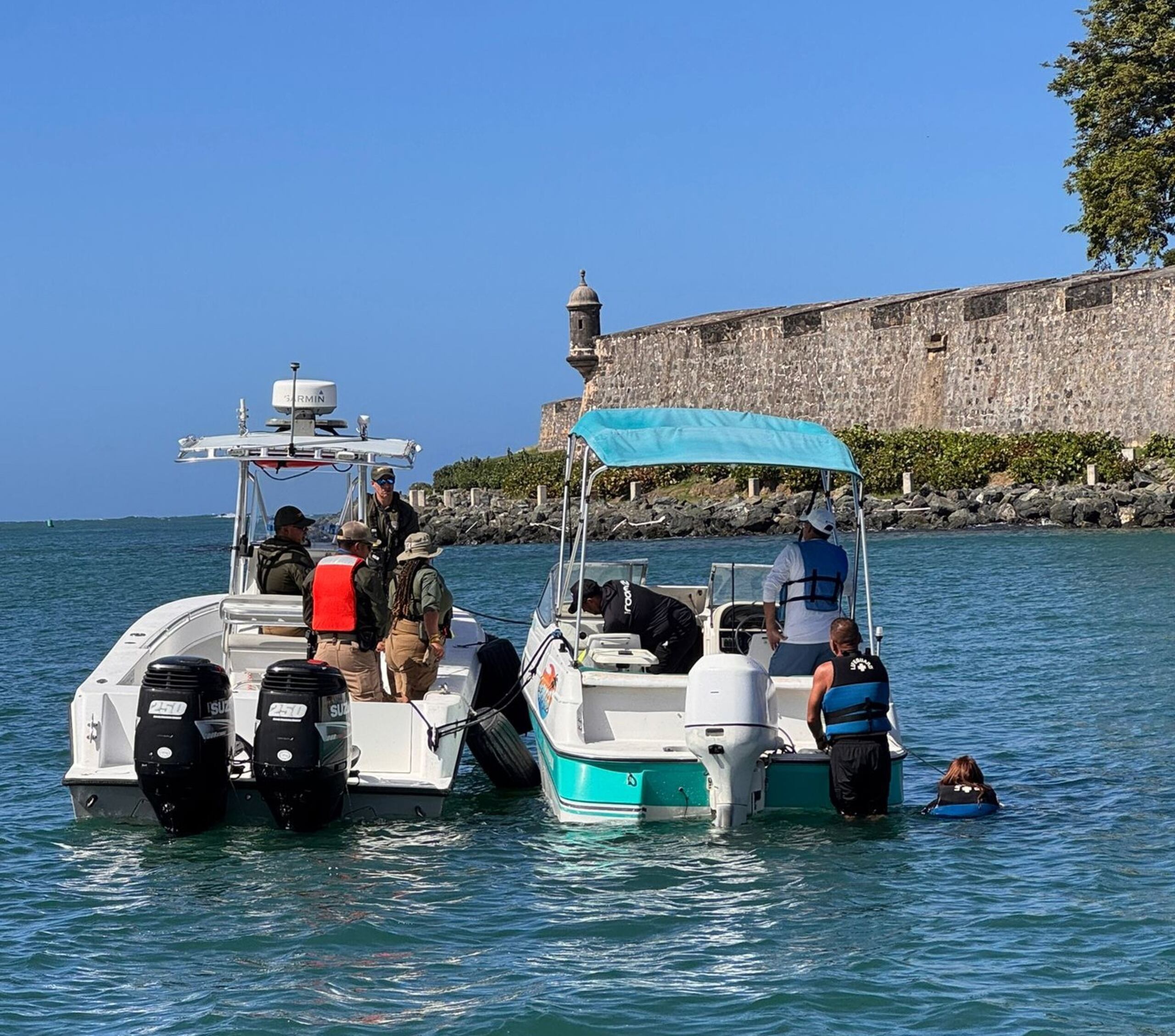 Además de las intervenciones en el agua, los vigilantes inspeccionaron comercios de alquiler de motoras y ‘charters’ de lanchas que transportan pasajeros durante las fiestas.